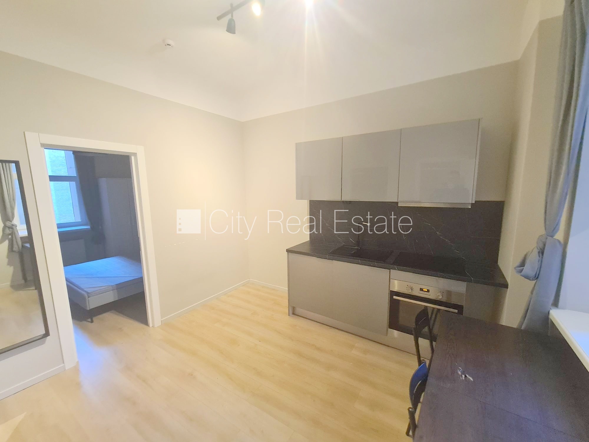 Sludinājumi. Pagalma ēka, renovēta māja, slēgts pagalms, ieeja no ielas un pagalma, ir lifts, kāpņu telpa pēc Cena: 420 EUR/mēn Foto #14