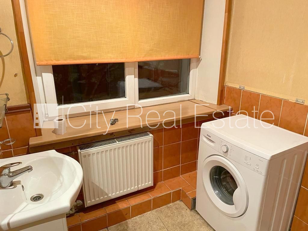 Sludinājumi. Pagalma ēka, slēgts pagalms, ieeja no ielas un pagalma, logi vērsti uz pagalma pusi, studio tipa, Cena: 250 EUR/mēn Foto #8