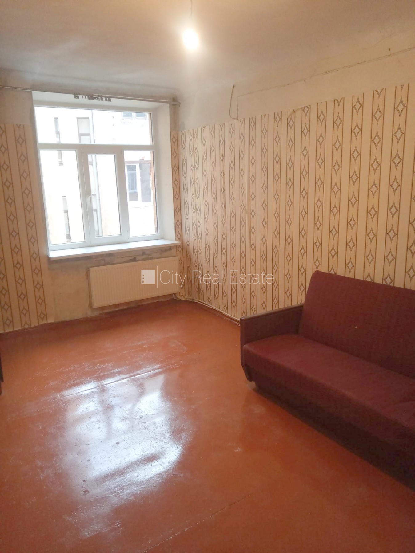 Sludinājumi. Pagalma ēka, slēgts pagalms, ieeja no ielas, logi vērsti uz pagalma pusi, viena istaba izolēta, Cena: 220 EUR/mēn Foto #1