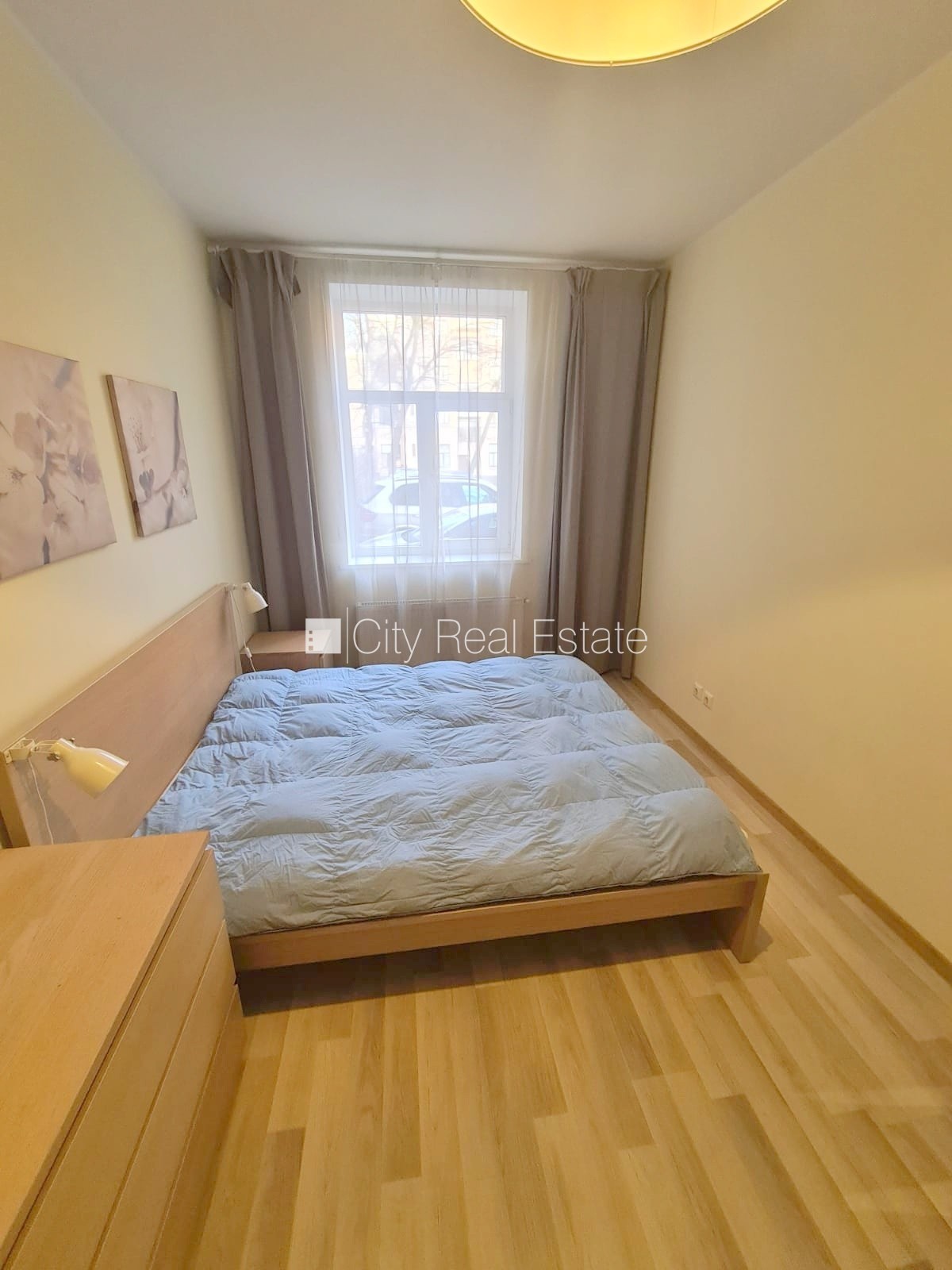 Sludinājumi. Pagalma ēka, renovēta māja, slēgts pagalms, iespēja nomāt autostāvvietu, ieeja no pagalma, kāpņu Cena: 690 EUR/mēn Foto #7