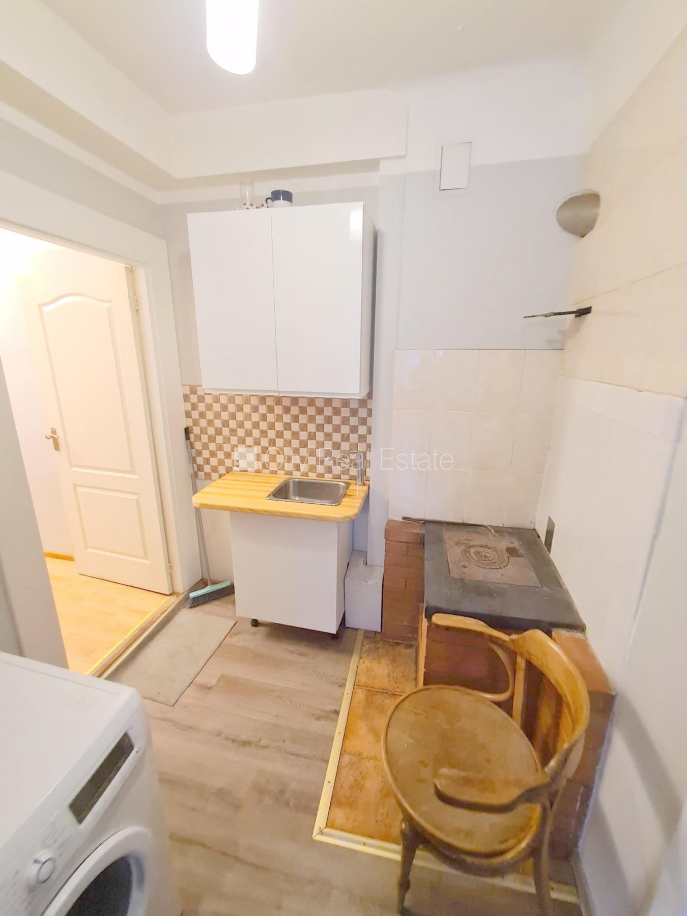 Sludinājumi. Fasādes māja, slēgts pagalms, ieeja no ielas, logi vērsti uz pagalma pusi, istaba izolēta, virtuve, Cena: 250 EUR/mēn Foto #15