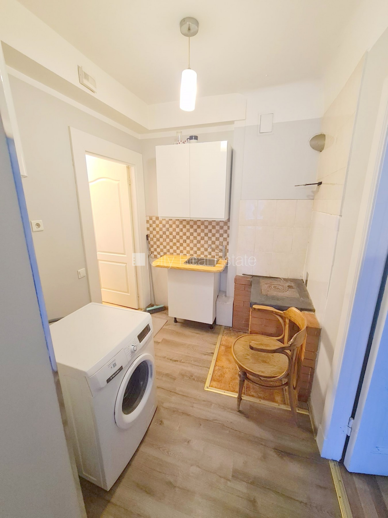 Sludinājumi. Fasādes māja, slēgts pagalms, ieeja no ielas, logi vērsti uz pagalma pusi, istaba izolēta, virtuve, Cena: 250 EUR/mēn Foto #14