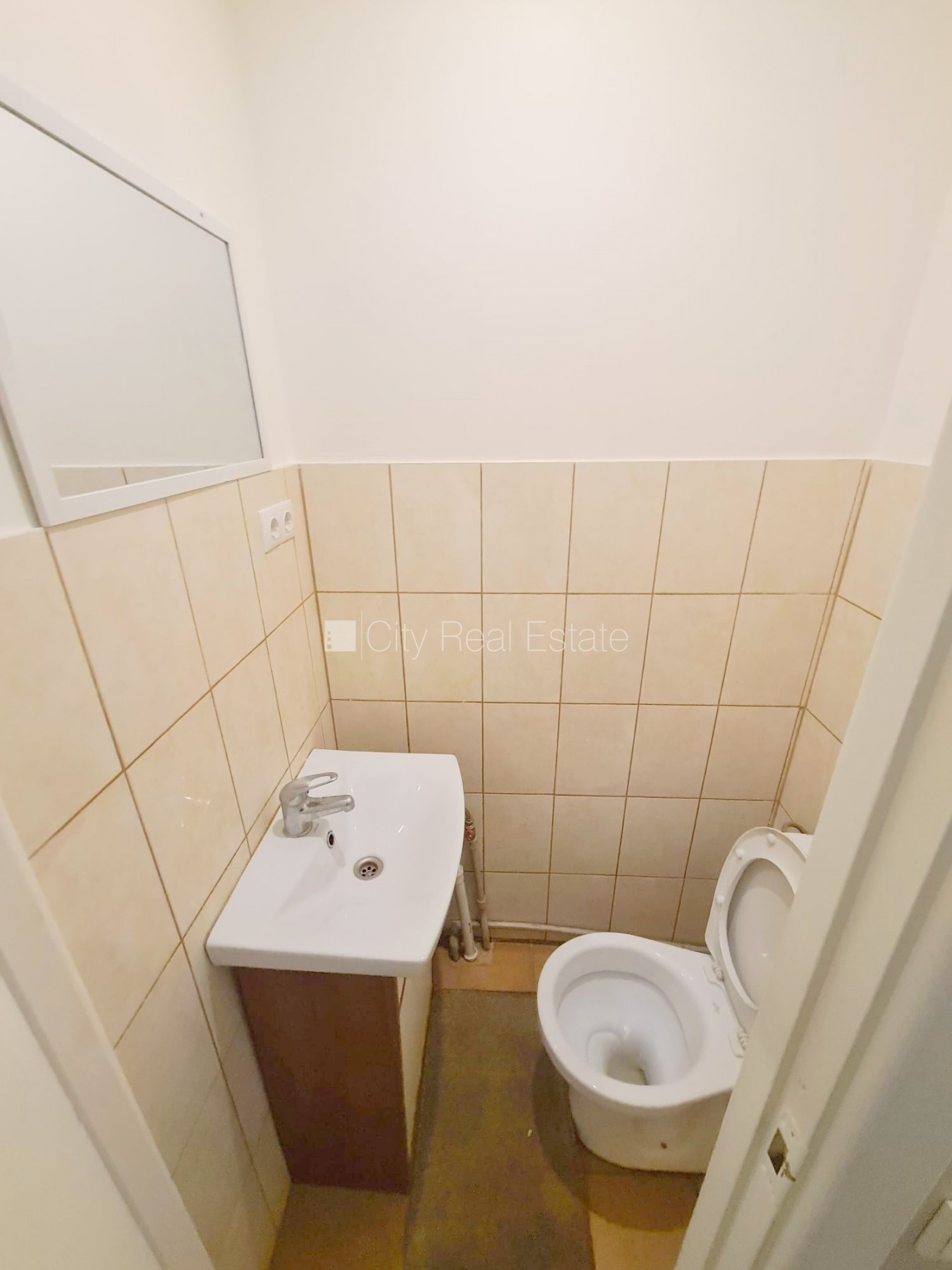 Sludinājumi. Fasādes māja, slēgts pagalms, ieeja no ielas, logi vērsti uz pagalma pusi, istaba izolēta, virtuve, Cena: 250 EUR/mēn Foto #17