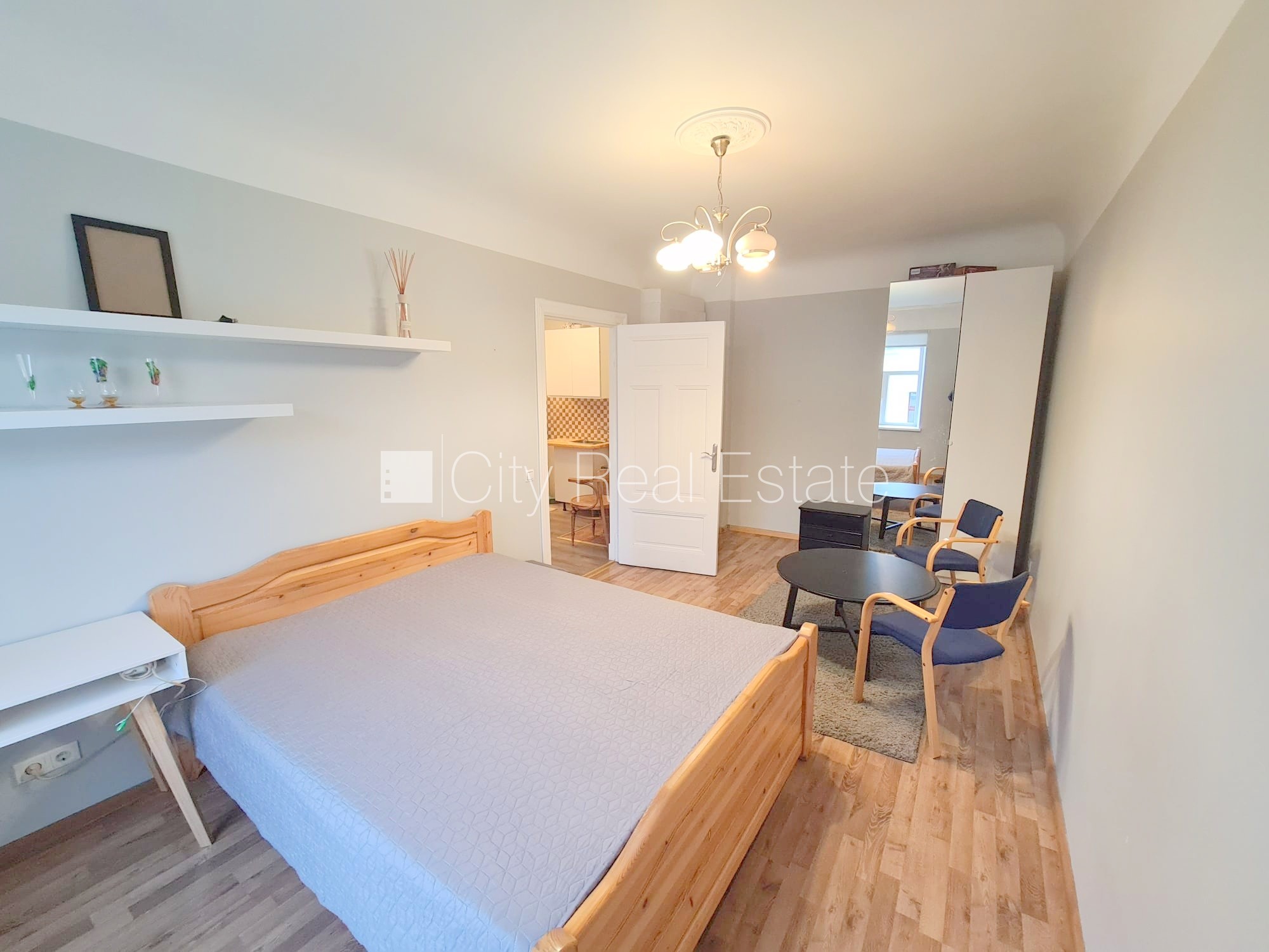 Sludinājumi. Fasādes māja, slēgts pagalms, ieeja no ielas, logi vērsti uz pagalma pusi, istaba izolēta, virtuve, Cena: 250 EUR/mēn Foto #3