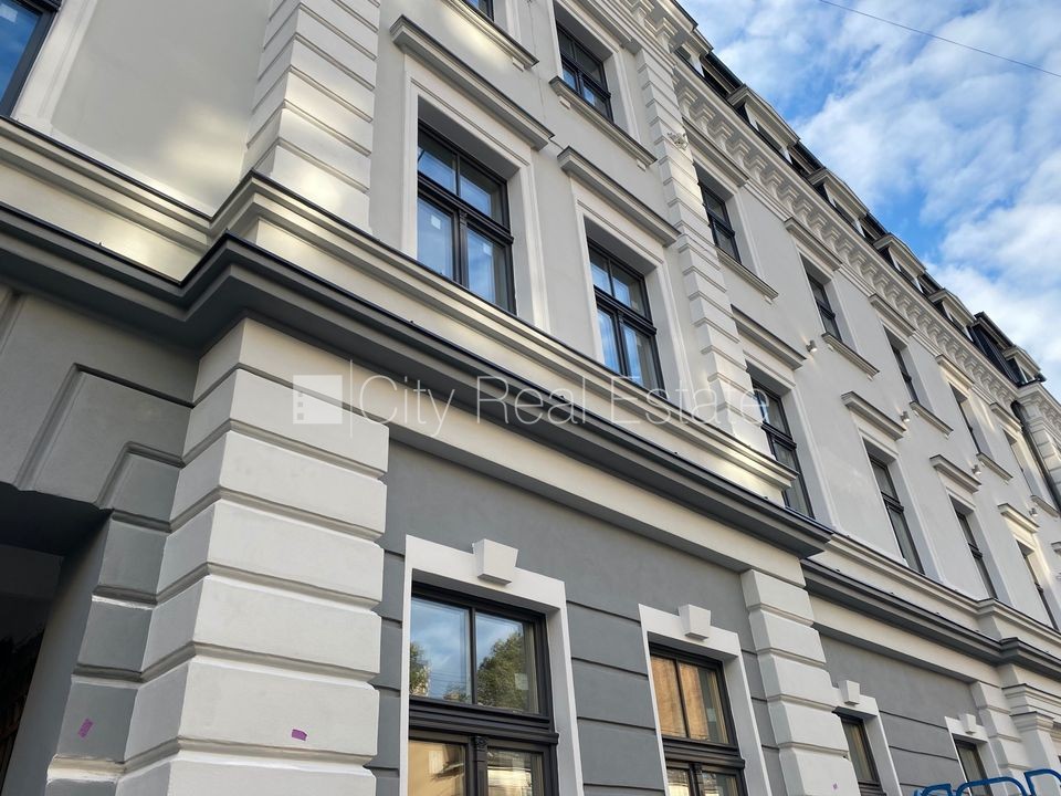 Sludinājumi. Pagalma ēka, renovēta māja, slēgts pagalms, ieeja no ielas un pagalma, kāpņu telpa pēc kapitālā Cena: 320 EUR/mēn Foto #12