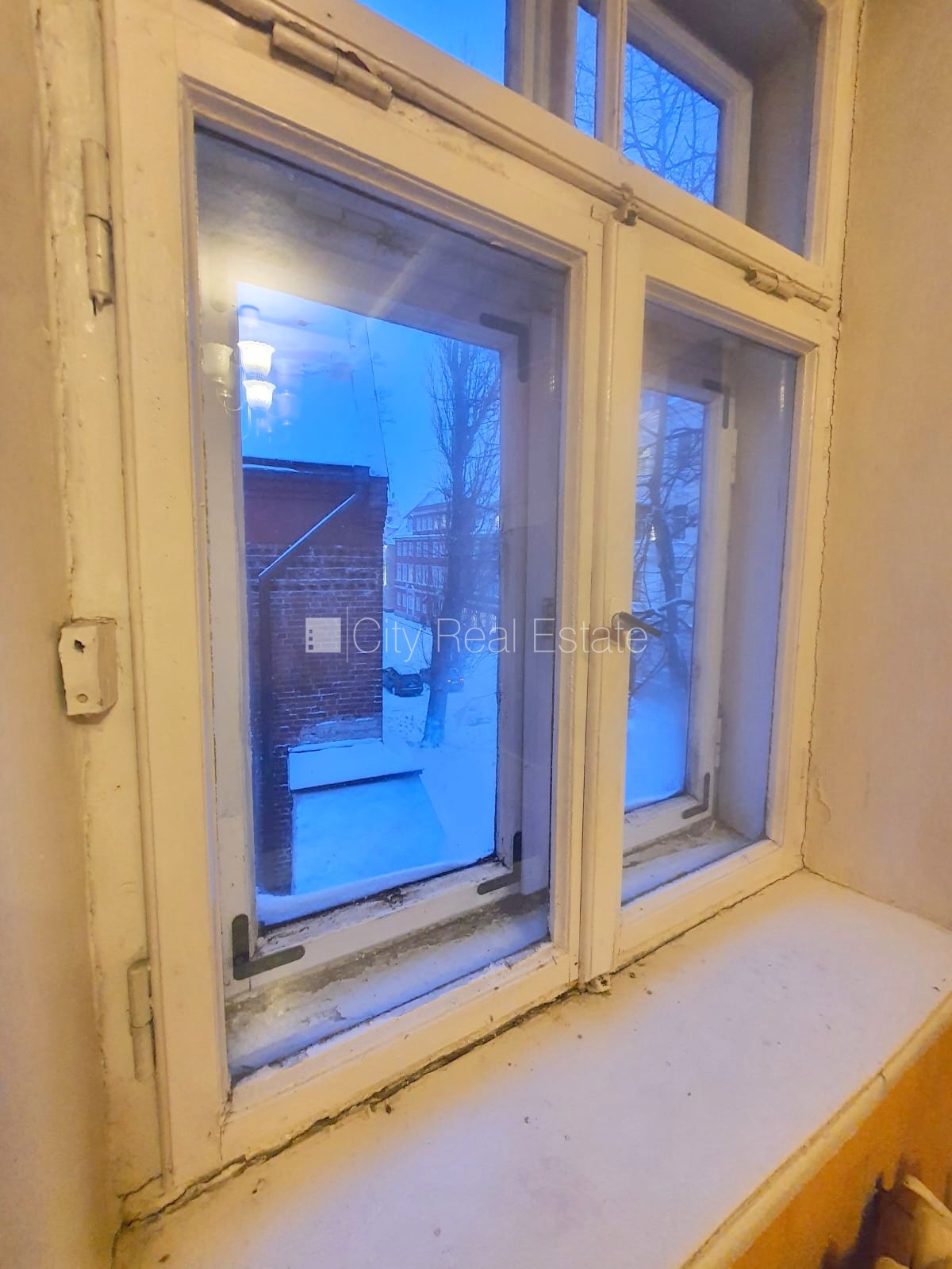 Sludinājumi. Fasādes māja, ieeja no ielas, logi vērsti uz ielas pusi, viena istaba izolēta, viena istaba Cena: 250 EUR/mēn Foto #6