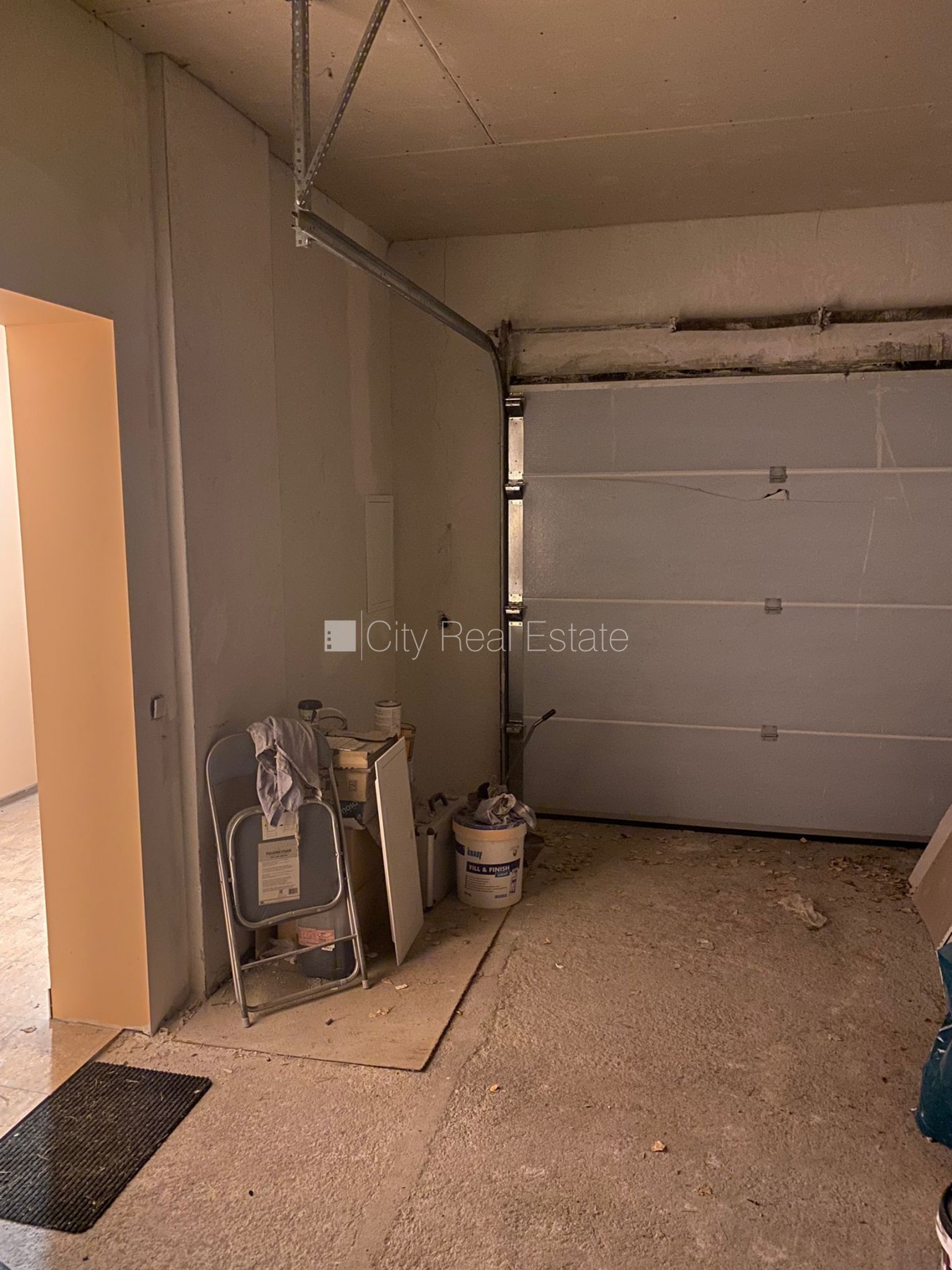 Sludinājumi. Dvīņu māja, labiekārtots apzaļumots pagalms, slēgts pagalms, iežogota teritorija ar koka sētu, Cena: 259000 EUR Foto #14