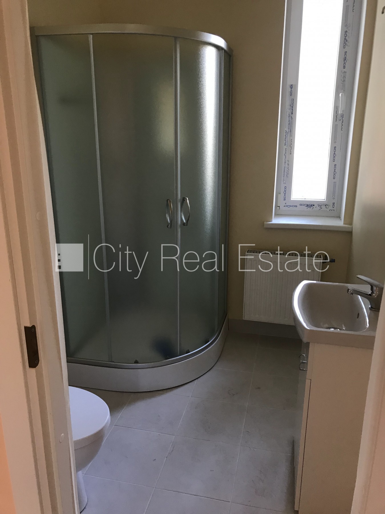 Sludinājumi. Dvīņu māja, labiekārtots apzaļumots pagalms, slēgts pagalms, iežogota teritorija ar koka sētu, Cena: 259000 EUR Foto #12