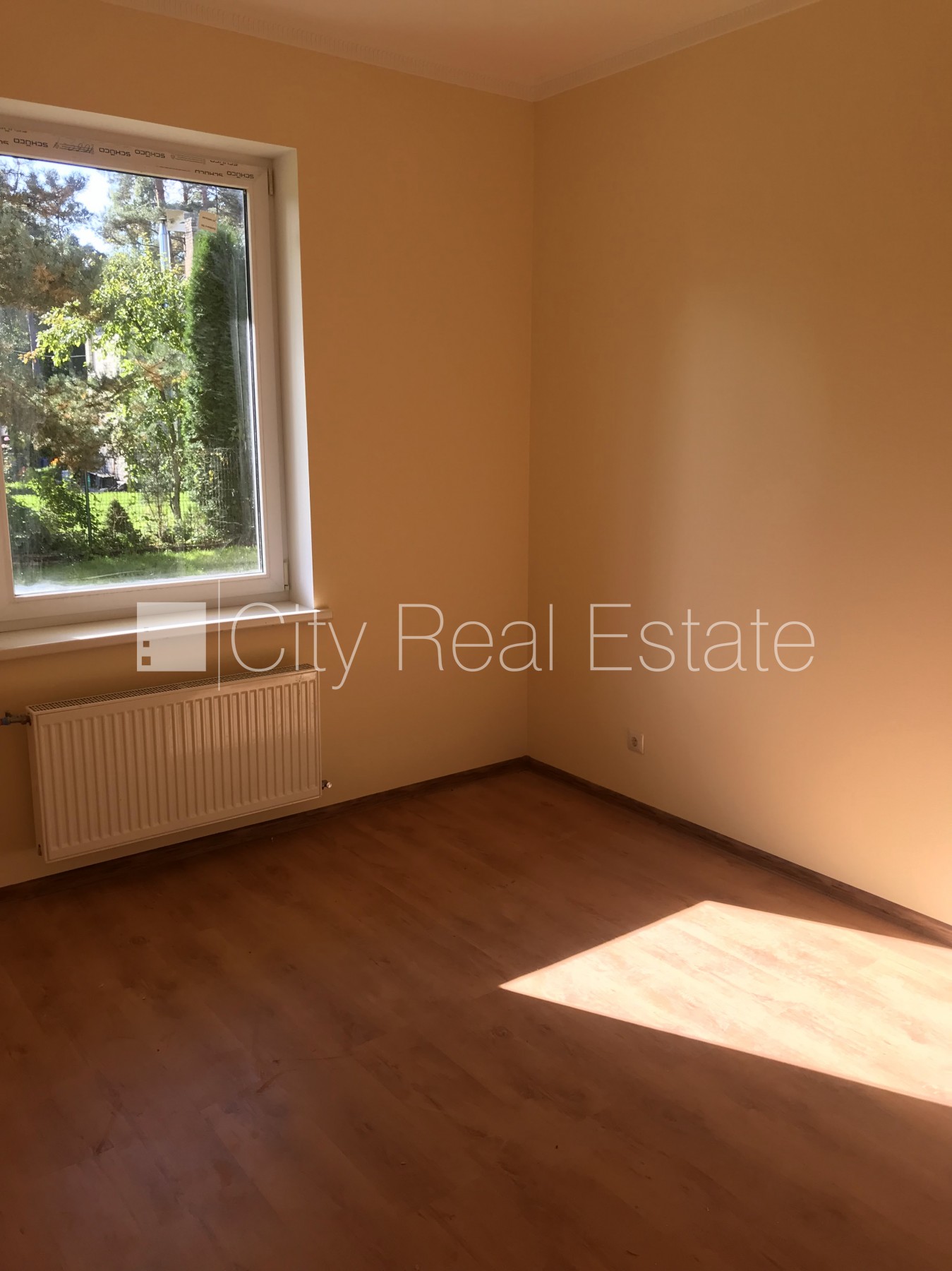 Sludinājumi. Dvīņu māja, labiekārtots apzaļumots pagalms, slēgts pagalms, iežogota teritorija ar koka sētu, Cena: 259000 EUR Foto #9