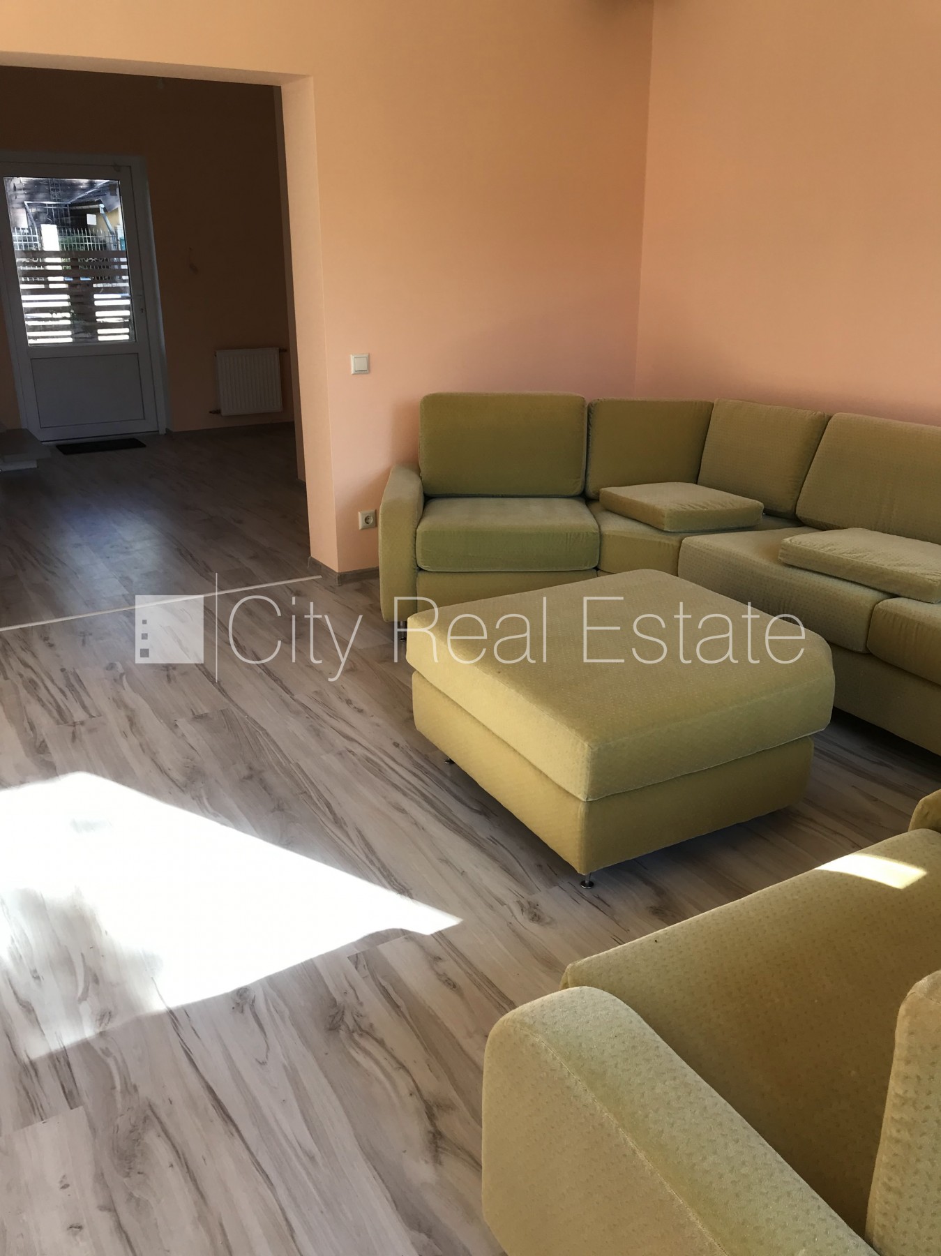 Sludinājumi. Dvīņu māja, labiekārtots apzaļumots pagalms, slēgts pagalms, iežogota teritorija ar koka sētu, Cena: 259000 EUR Foto #8