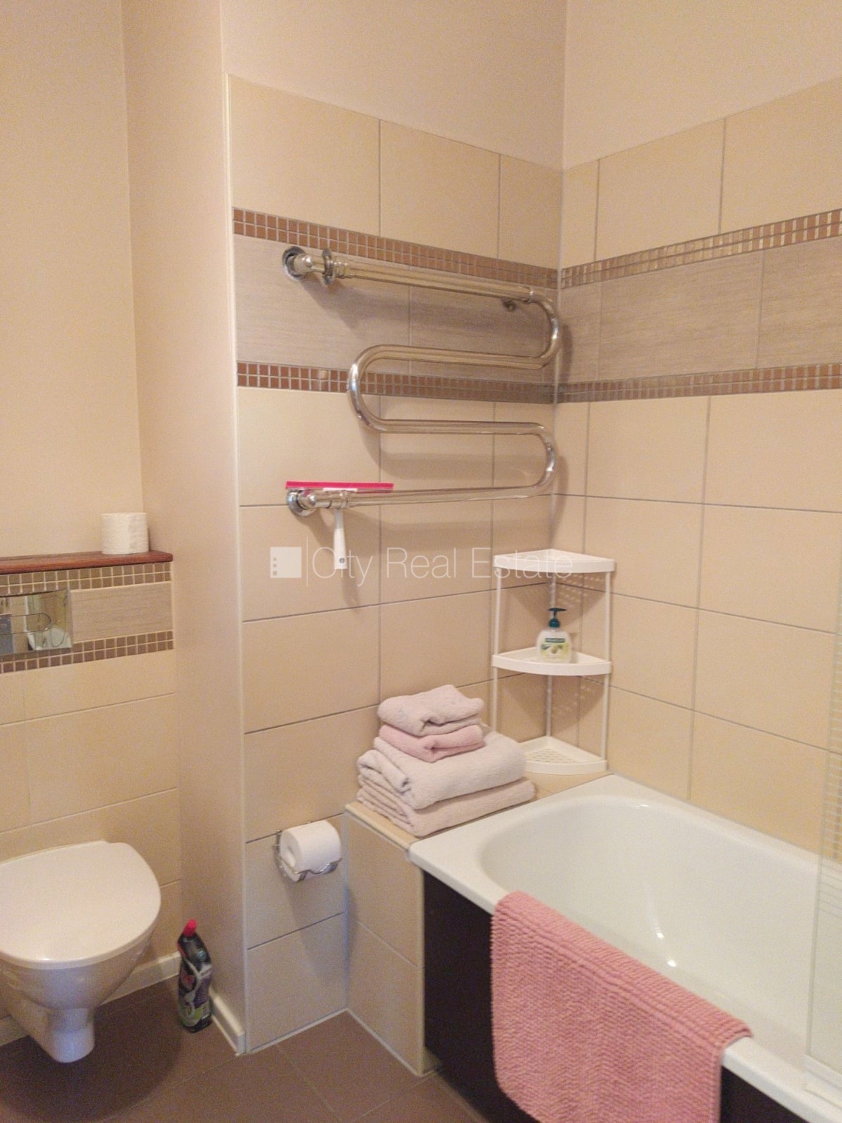 Sludinājumi. Fasādes māja, renovēta māja, slēgta teritorija, ieeja no ielas, ir lifts, kāpņu telpa pēc Cena: 850 EUR/mēn Foto #12