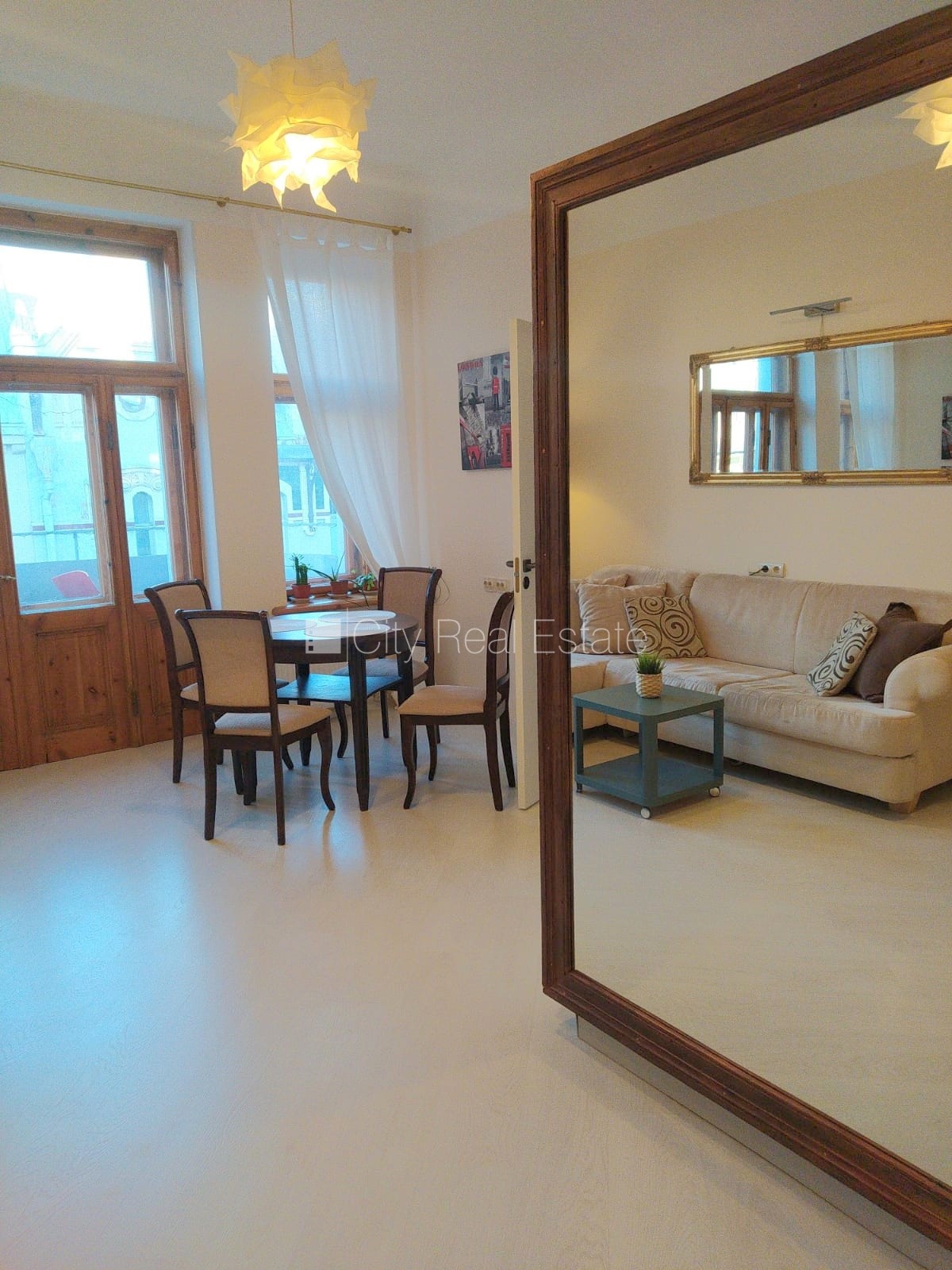 Sludinājumi. Fasādes māja, renovēta māja, slēgta teritorija, ieeja no ielas, ir lifts, kāpņu telpa pēc Cena: 850 EUR/mēn Foto #3