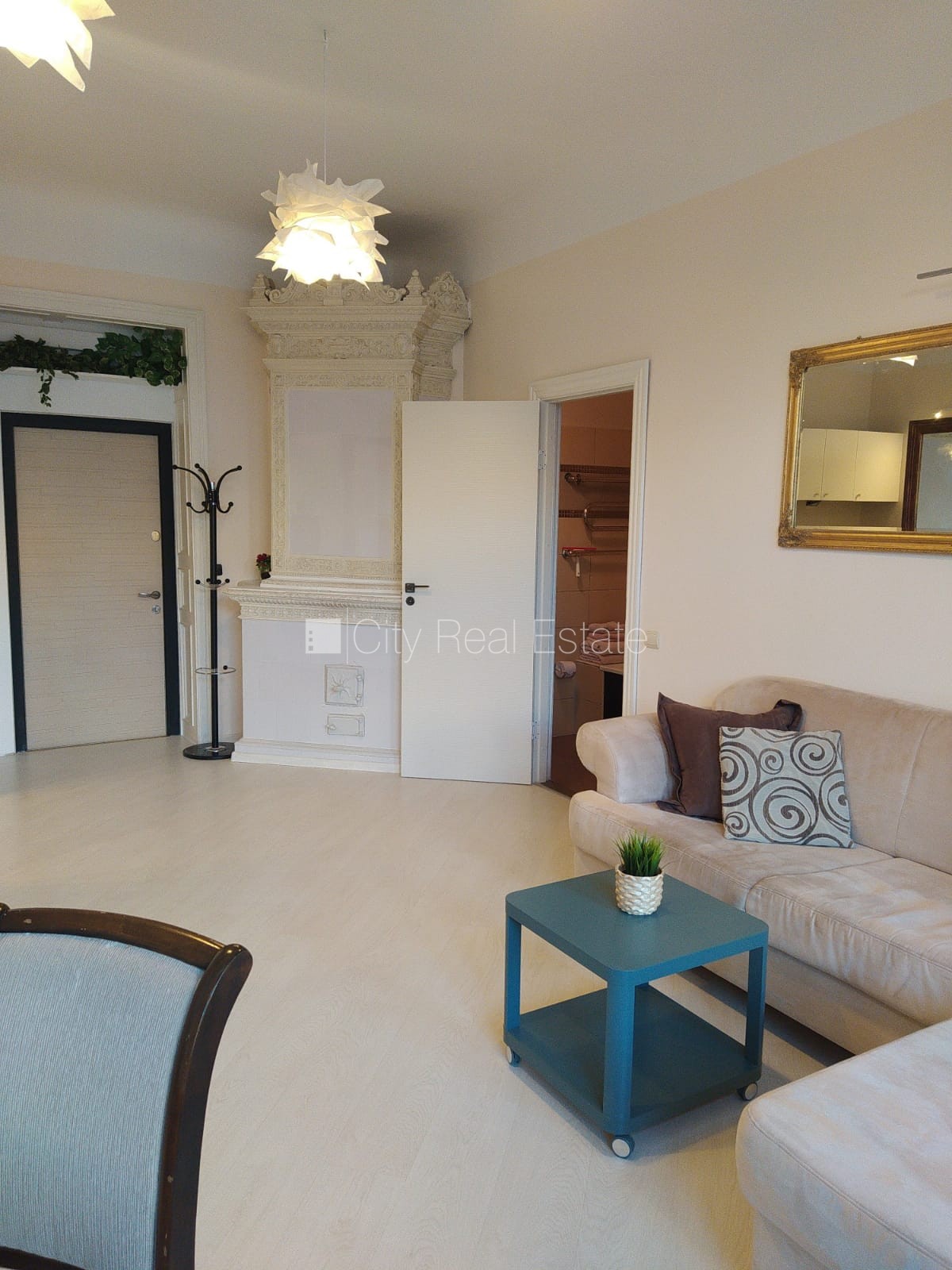 Sludinājumi. Fasādes māja, renovēta māja, slēgta teritorija, ieeja no ielas, ir lifts, kāpņu telpa pēc Cena: 850 EUR/mēn Foto #4