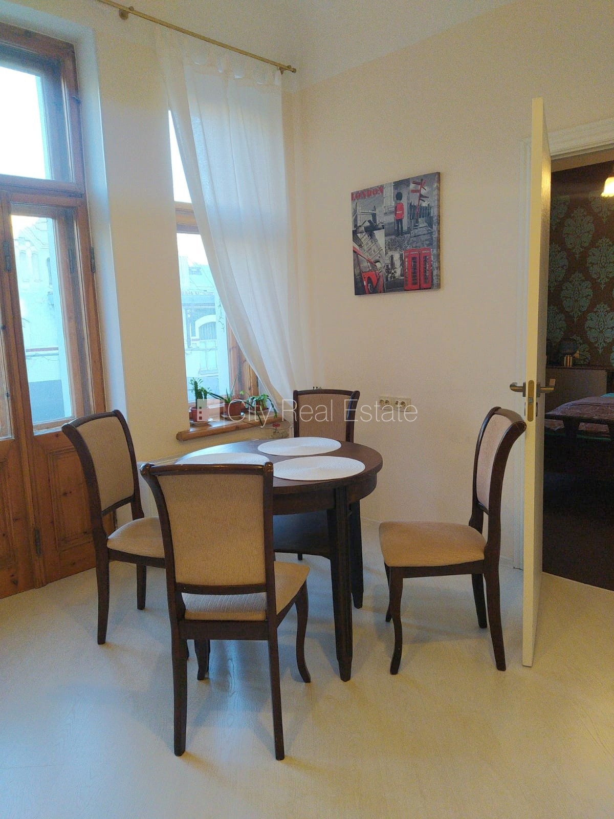 Sludinājumi. Fasādes māja, renovēta māja, slēgta teritorija, ieeja no ielas, ir lifts, kāpņu telpa pēc Cena: 850 EUR/mēn Foto #2