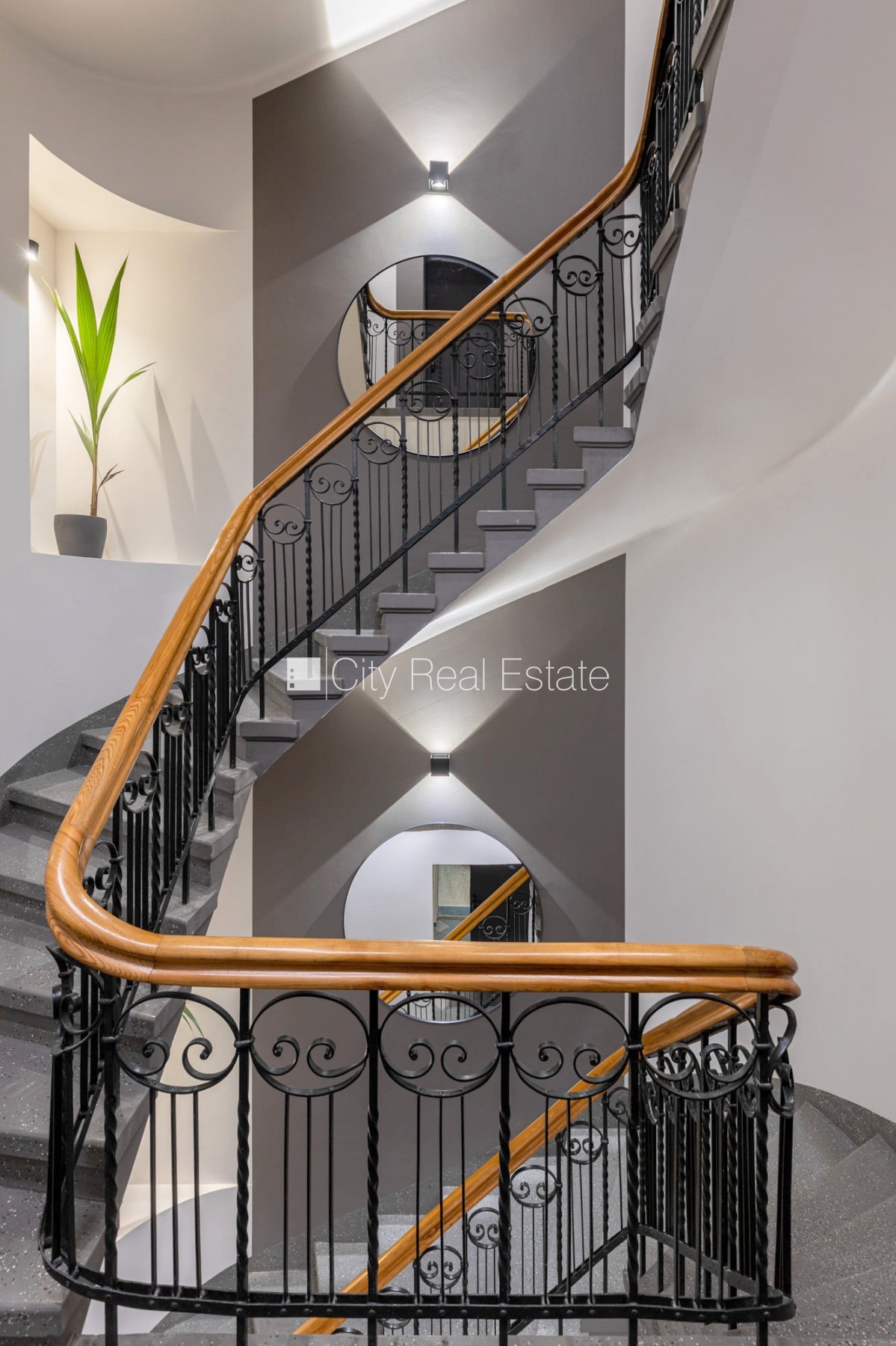 Sludinājumi. Fasādes māja, renovēta māja, slēgts pagalms, ieeja no ielas un pagalma, ir lifts, kāpņu telpa pēc Cena: 370 EUR/mēn Foto #12