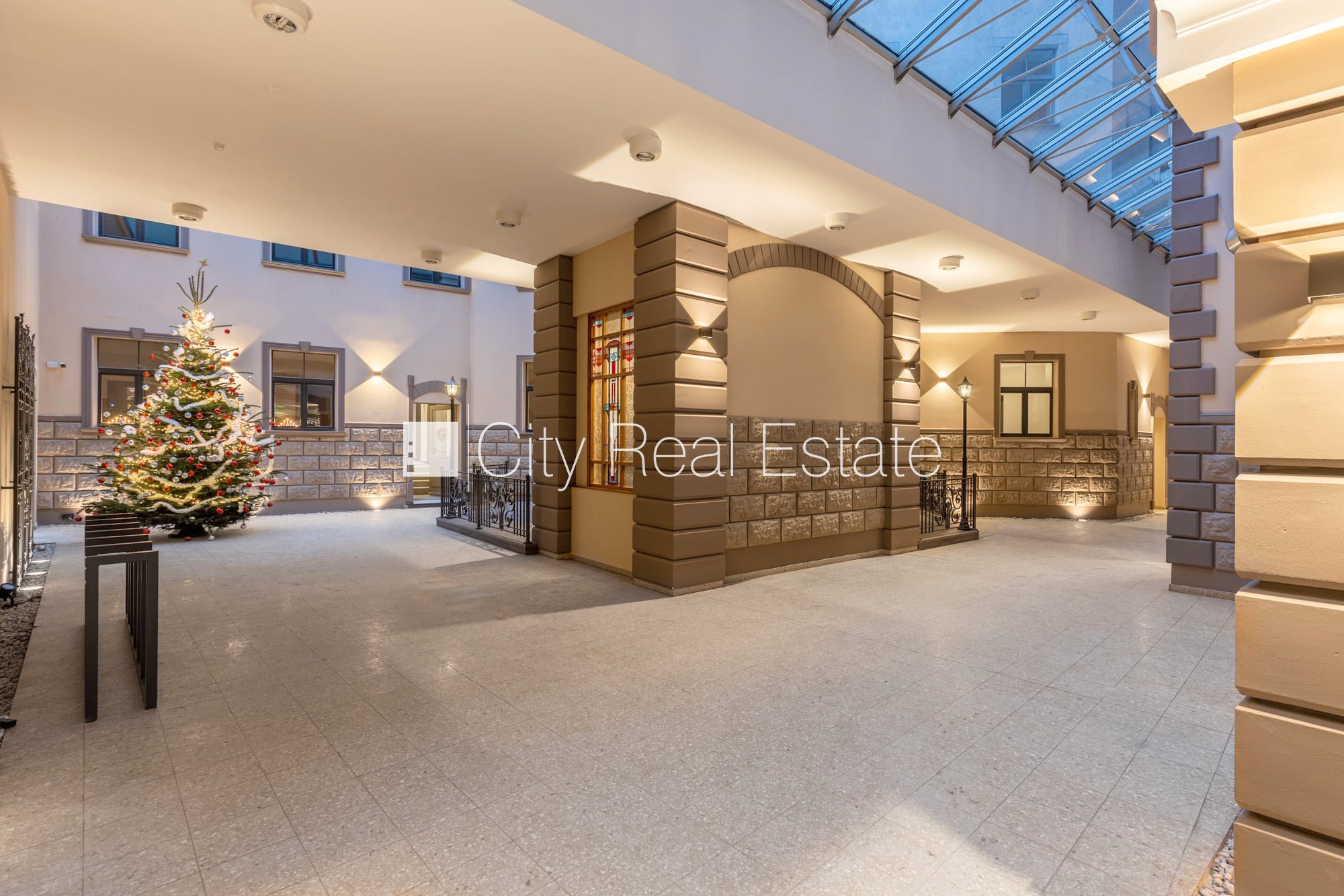 Sludinājumi. Fasādes māja, renovēta māja, slēgts pagalms, ieeja no ielas un pagalma, ir lifts, kāpņu telpa pēc Cena: 370 EUR/mēn Foto #14