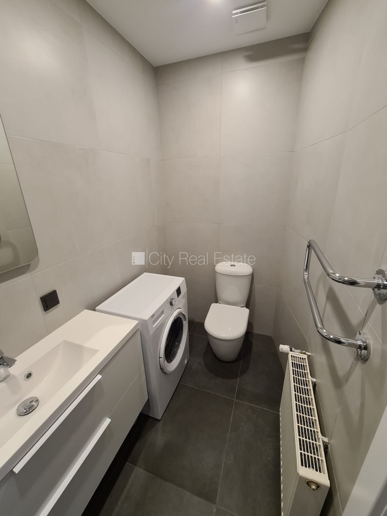 Sludinājumi. Fasādes māja, renovēta māja, slēgts pagalms, ieeja no ielas un pagalma, ir lifts, kāpņu telpa pēc Cena: 370 EUR/mēn Foto #9