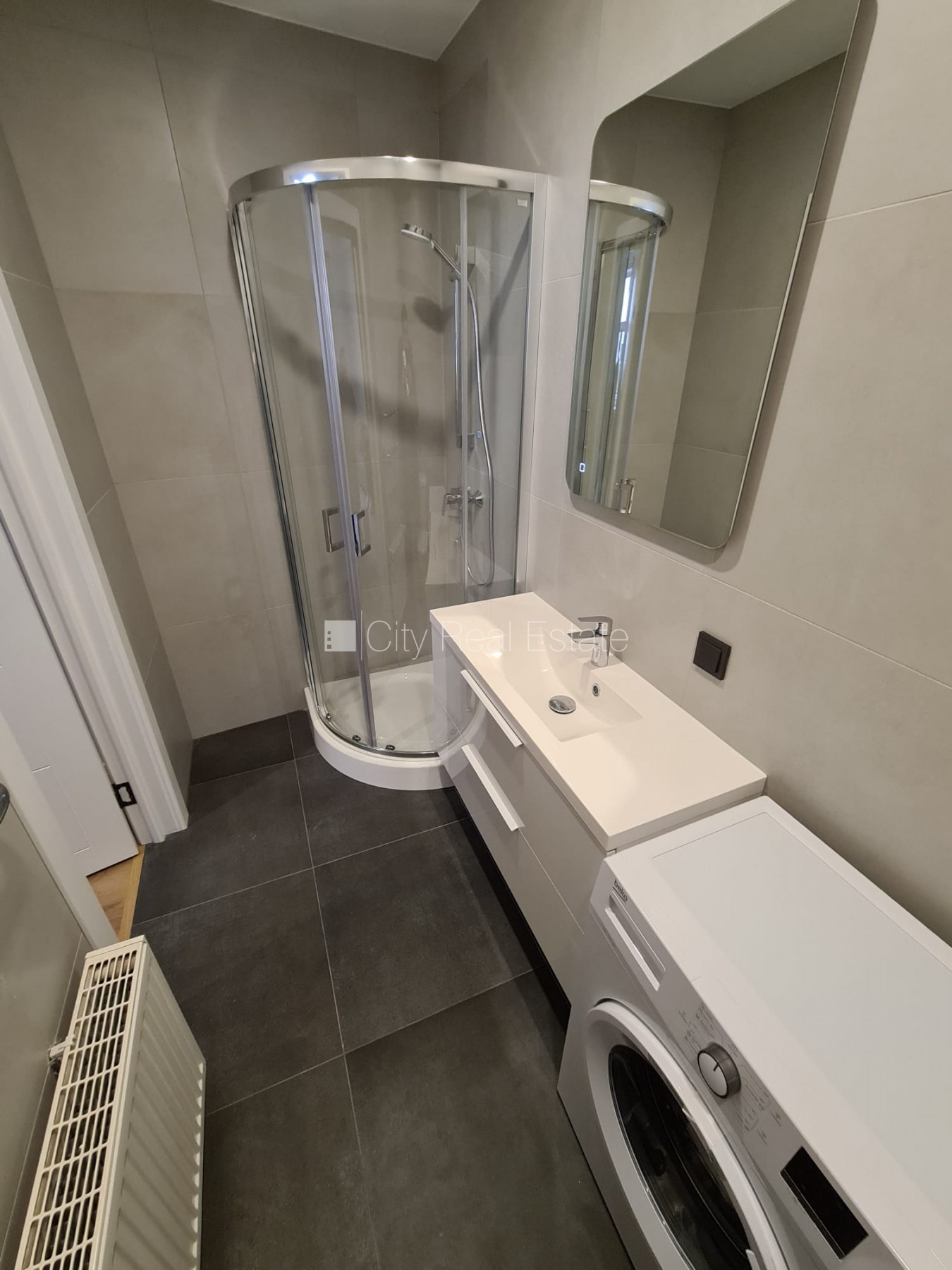 Sludinājumi. Fasādes māja, renovēta māja, slēgts pagalms, ieeja no ielas un pagalma, ir lifts, kāpņu telpa pēc Cena: 370 EUR/mēn Foto #10