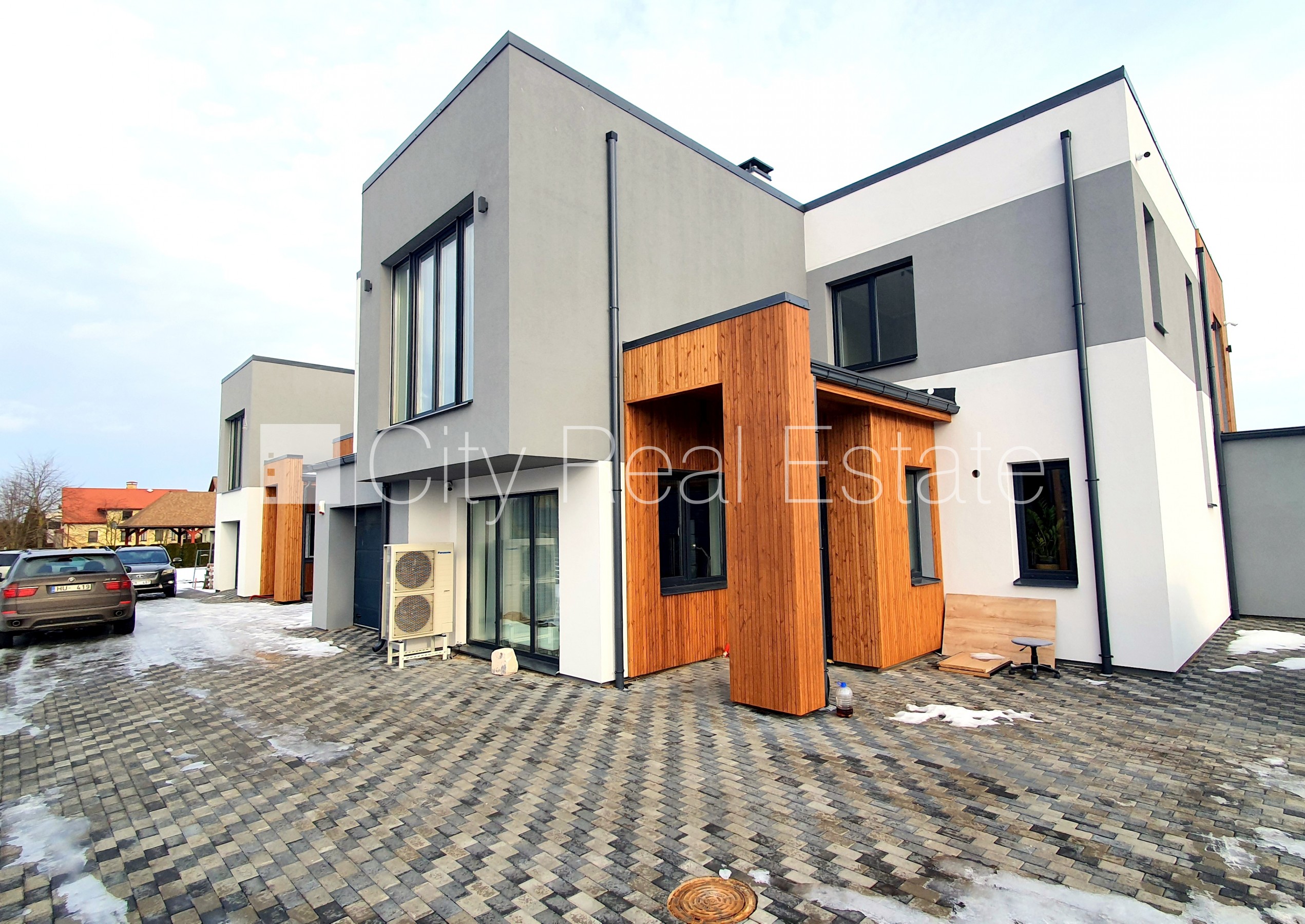 Sludinājumi. Zeme īpašumā, dvīņu māja, jaunceltne, labiekārtota apzaļumota teritorija, iežogota teritorija, Cena: 219800 EUR Foto #1