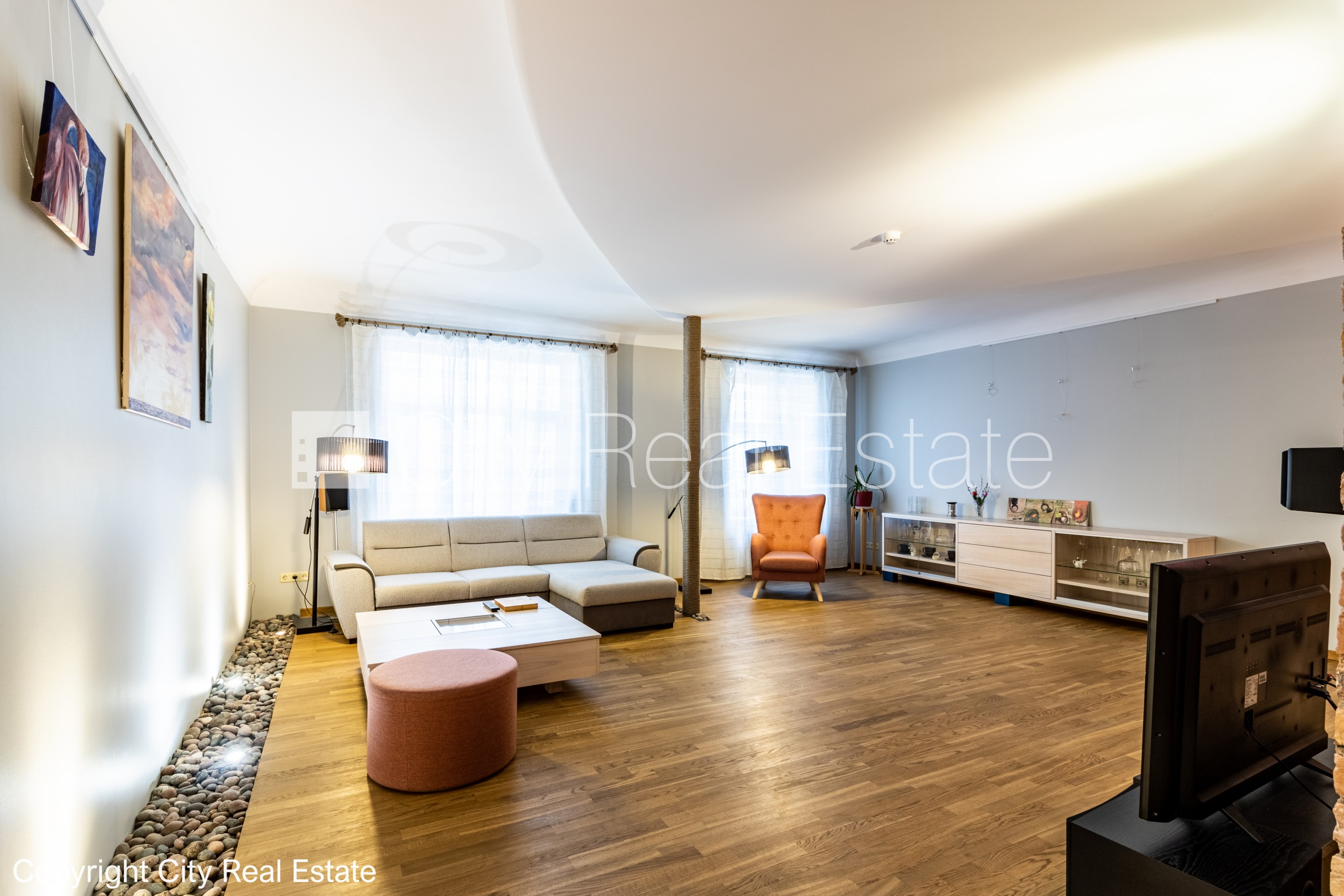 Sludinājumi. Fasādes māja, renovēta māja, ieeja no ielas, ir lifts, kāpņu telpa pēc kosmētiskā remonta, logi Cena: 260000 EUR Foto #4