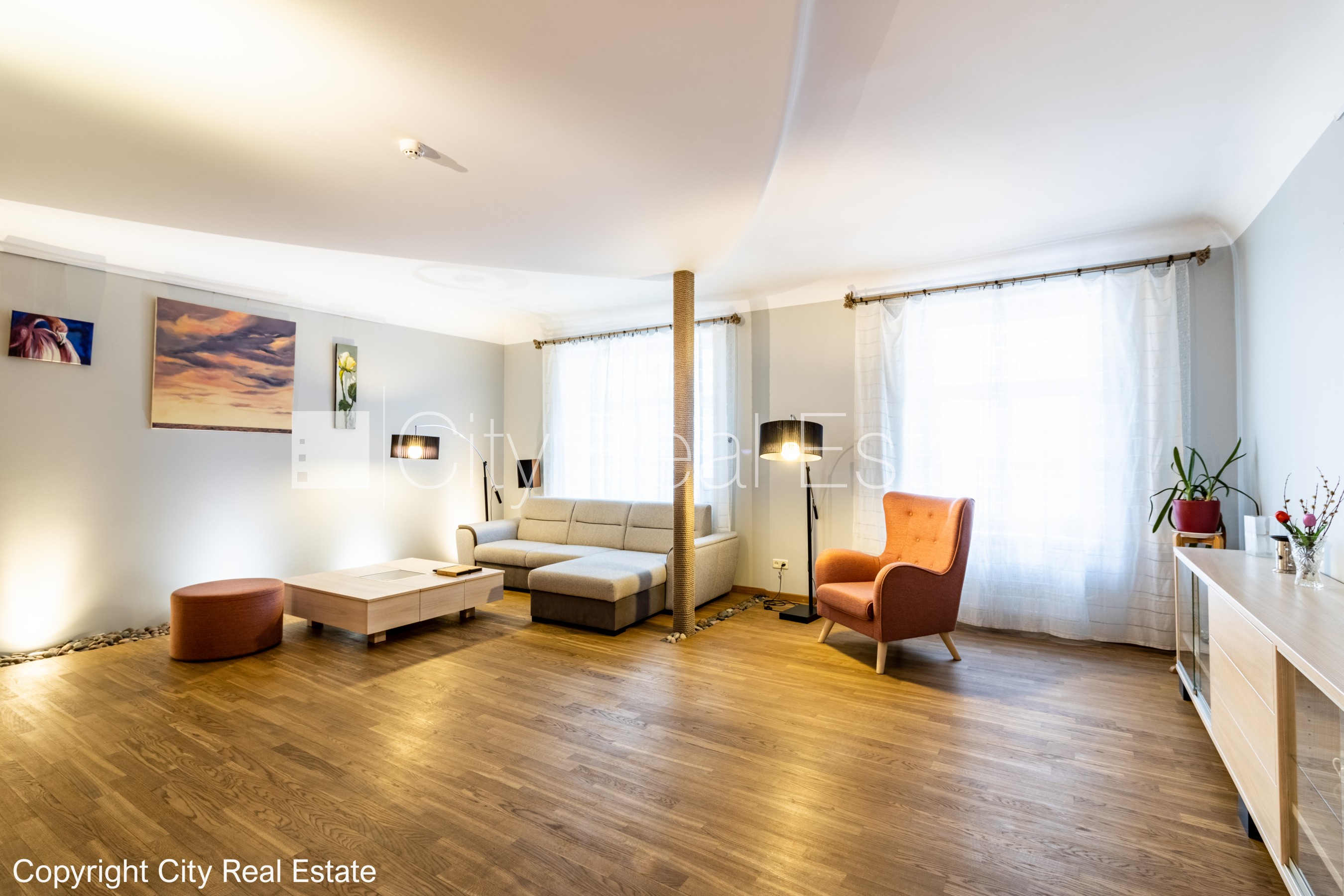 Sludinājumi. Fasādes māja, renovēta māja, ieeja no ielas, ir lifts, kāpņu telpa pēc kosmētiskā remonta, logi Cena: 260000 EUR Foto #2