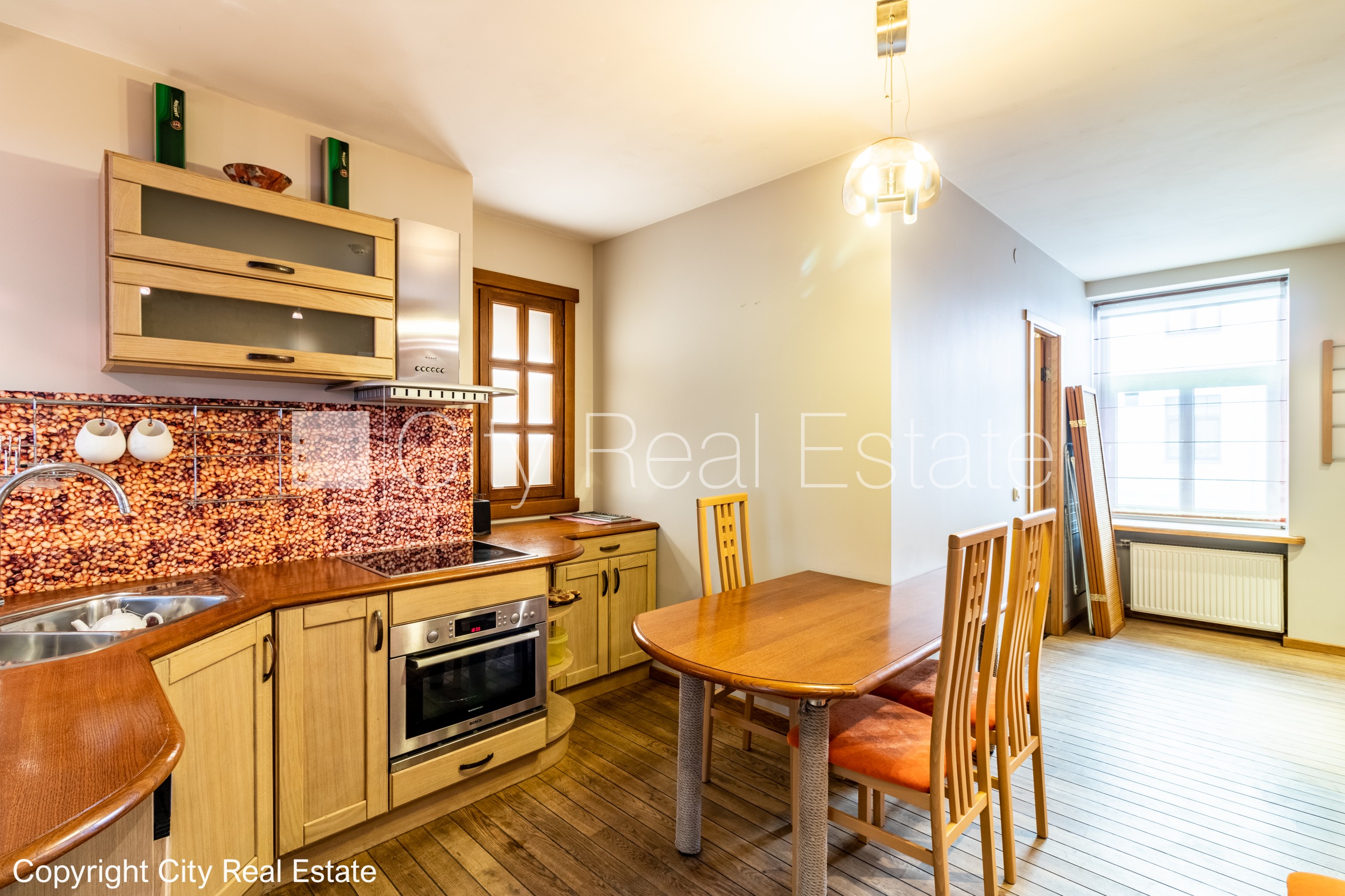 Sludinājumi. Fasādes māja, renovēta māja, ieeja no ielas, ir lifts, kāpņu telpa pēc kosmētiskā remonta, logi Cena: 260000 EUR Foto #6