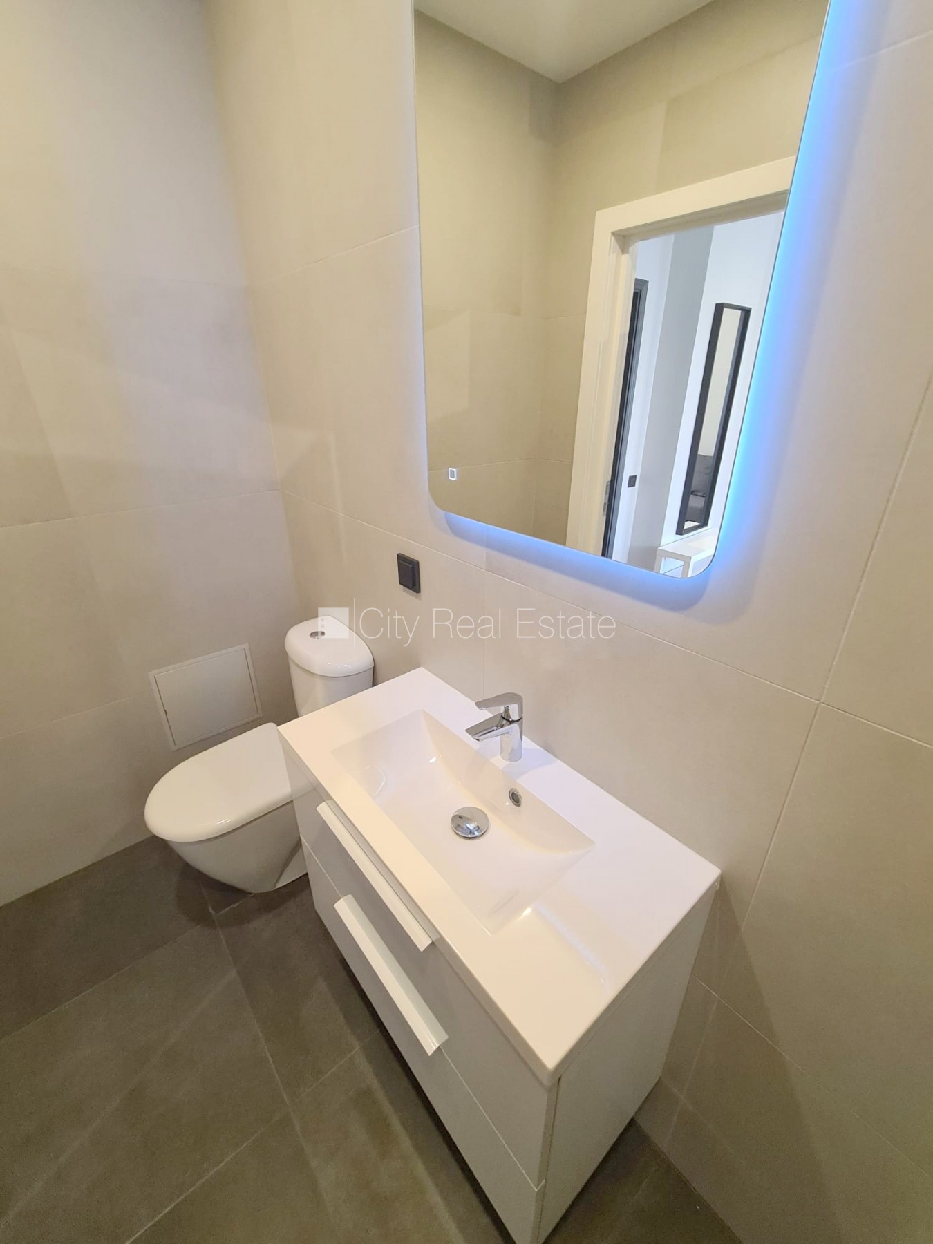 Sludinājumi. Pagalma ēka, renovēta māja, slēgts pagalms, ieeja no ielas un pagalma, ir lifts, kāpņu telpa pēc Cena: 360 EUR/mēn Foto #14