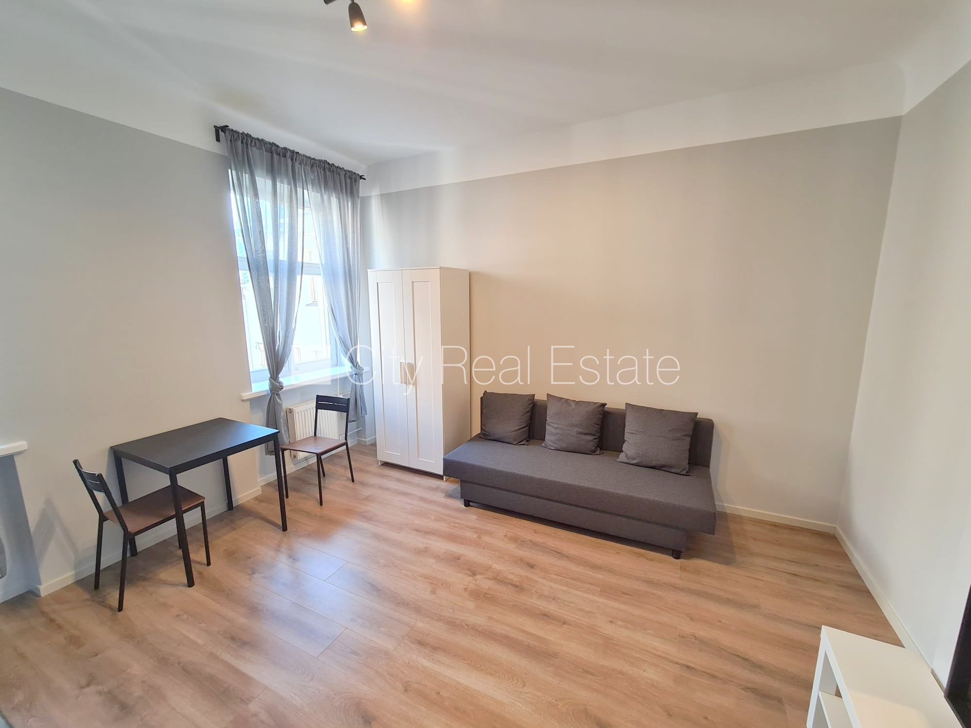 Sludinājumi. Pagalma ēka, renovēta māja, slēgts pagalms, ieeja no ielas un pagalma, ir lifts, kāpņu telpa pēc Cena: 360 EUR/mēn Foto #9