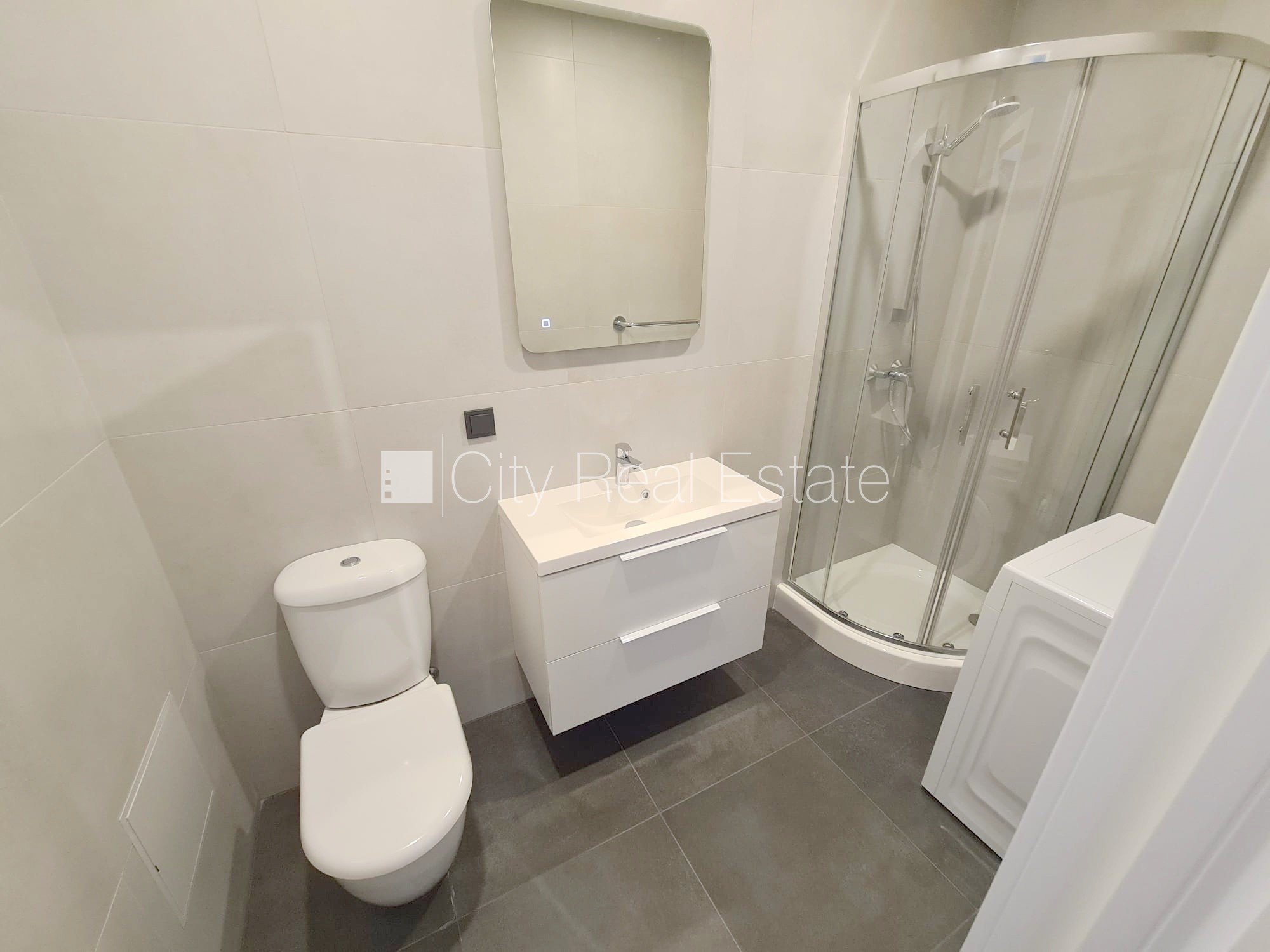 Sludinājumi. Pagalma ēka, renovēta māja, slēgts pagalms, ieeja no ielas un pagalma, ir lifts, kāpņu telpa pēc Cena: 360 EUR/mēn Foto #15