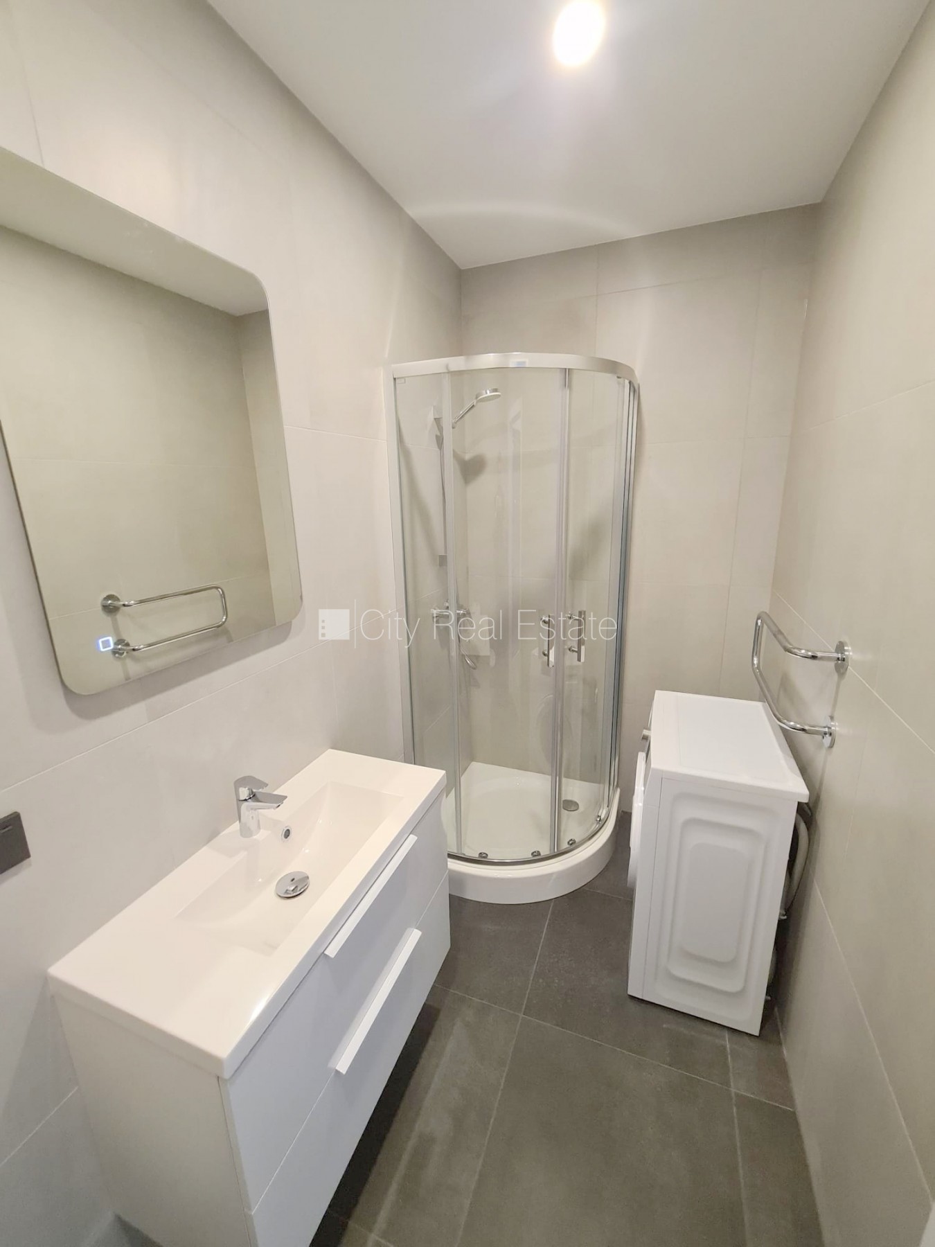 Sludinājumi. Pagalma ēka, renovēta māja, slēgts pagalms, ieeja no ielas un pagalma, ir lifts, kāpņu telpa pēc Cena: 360 EUR/mēn Foto #16