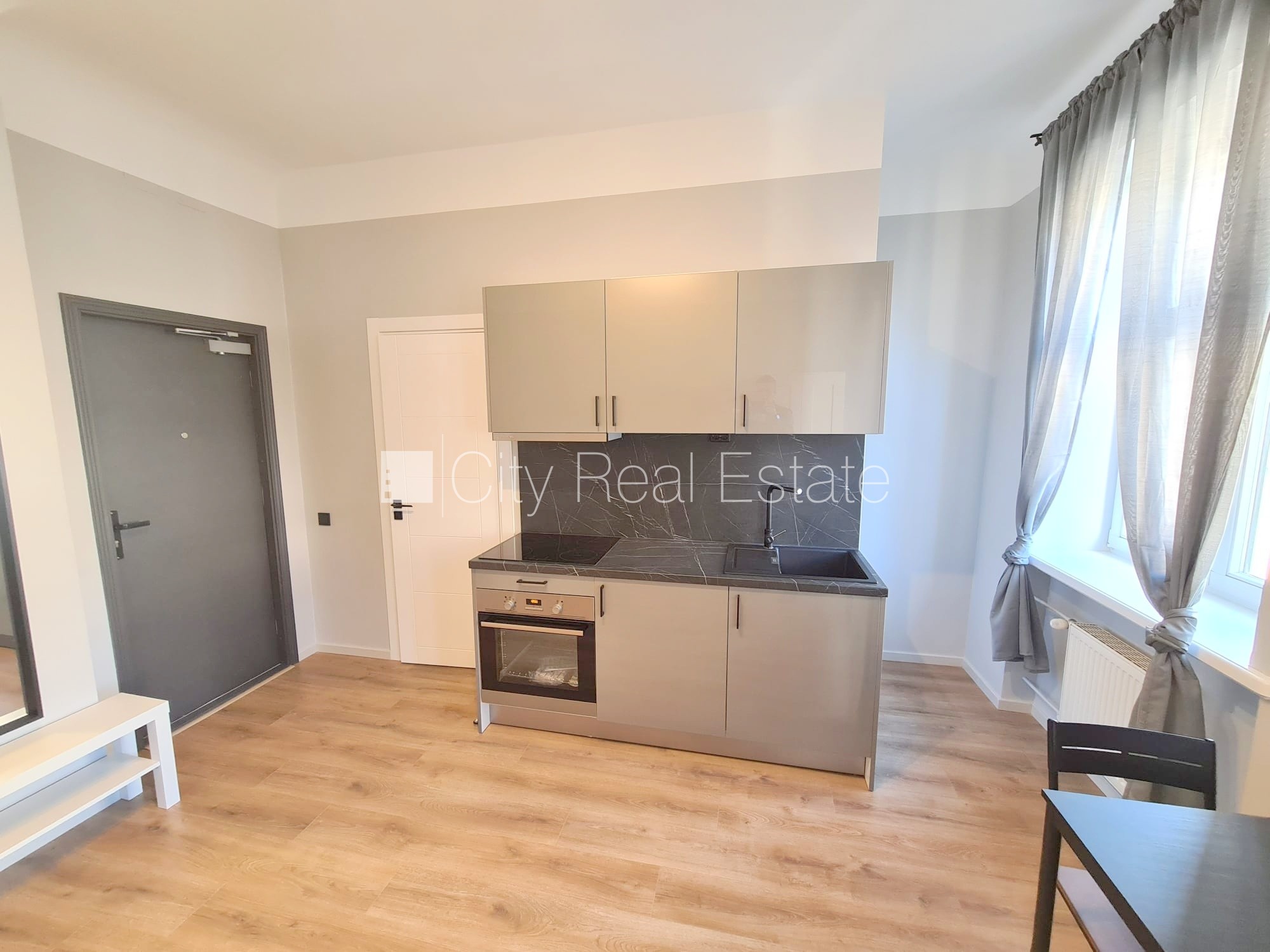 Sludinājumi. Pagalma ēka, renovēta māja, slēgts pagalms, ieeja no ielas un pagalma, ir lifts, kāpņu telpa pēc Cena: 360 EUR/mēn Foto #11