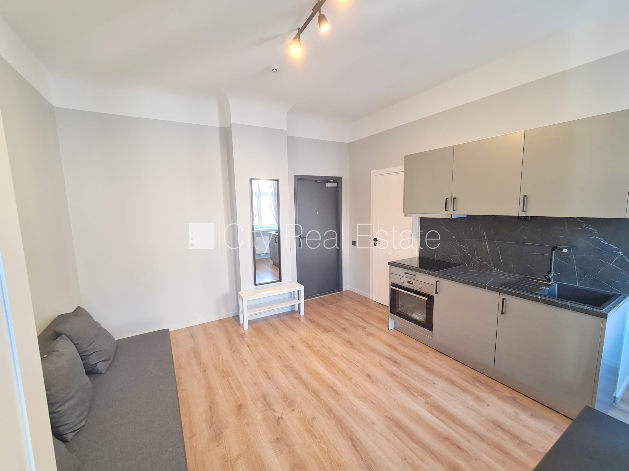 Sludinājumi. Pagalma ēka, renovēta māja, slēgts pagalms, ieeja no ielas un pagalma, ir lifts, kāpņu telpa pēc Cena: 360 EUR/mēn Foto #12