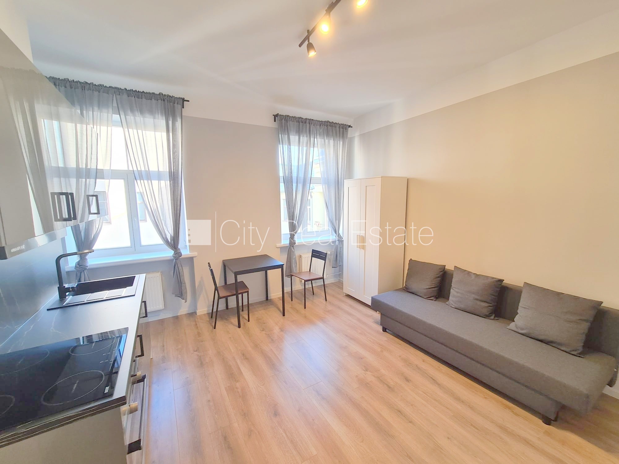 Sludinājumi. Pagalma ēka, renovēta māja, slēgts pagalms, ieeja no ielas un pagalma, ir lifts, kāpņu telpa pēc Cena: 360 EUR/mēn Foto #6