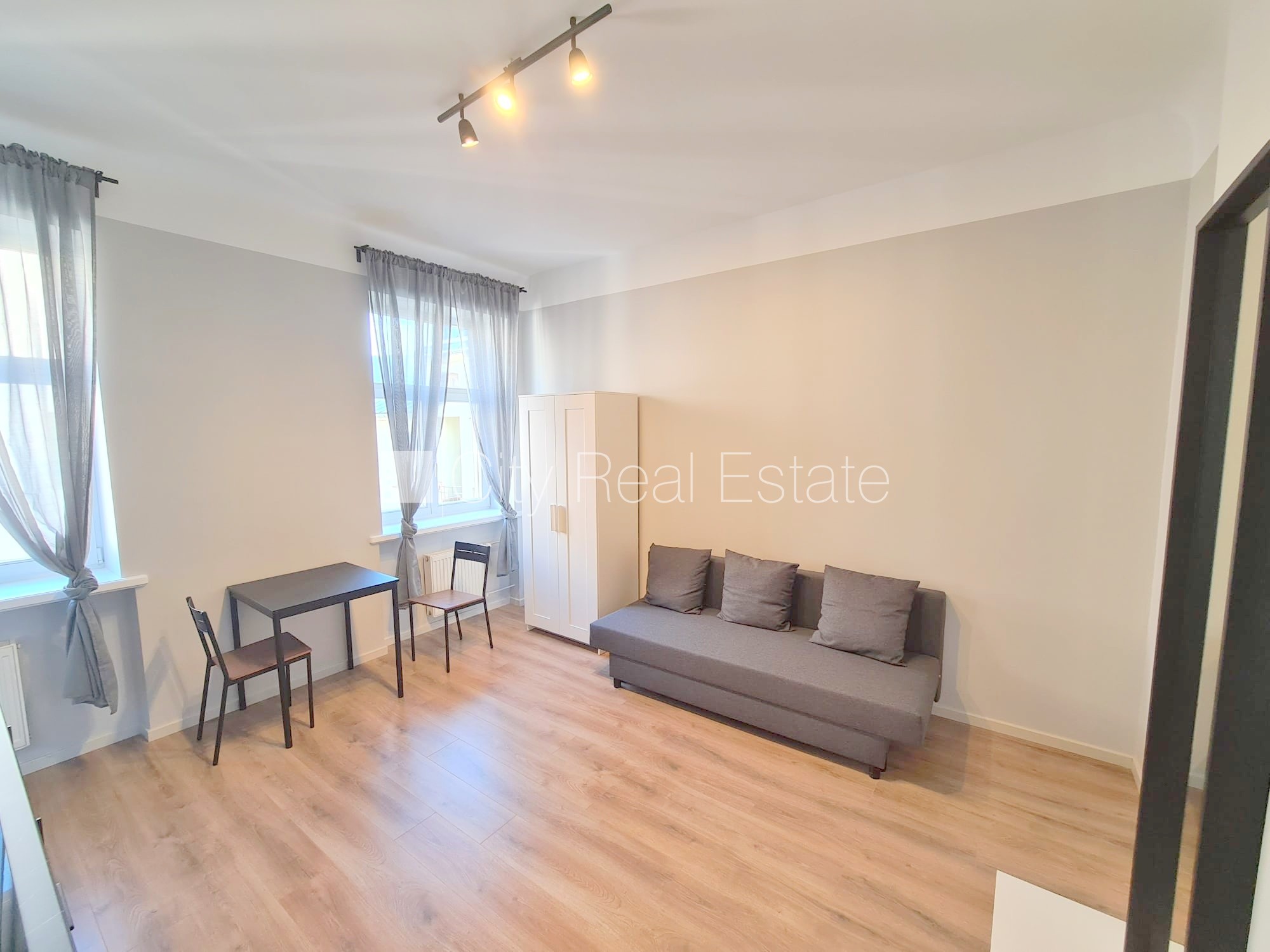 Sludinājumi. Pagalma ēka, renovēta māja, slēgts pagalms, ieeja no ielas un pagalma, ir lifts, kāpņu telpa pēc Cena: 360 EUR/mēn Foto #7