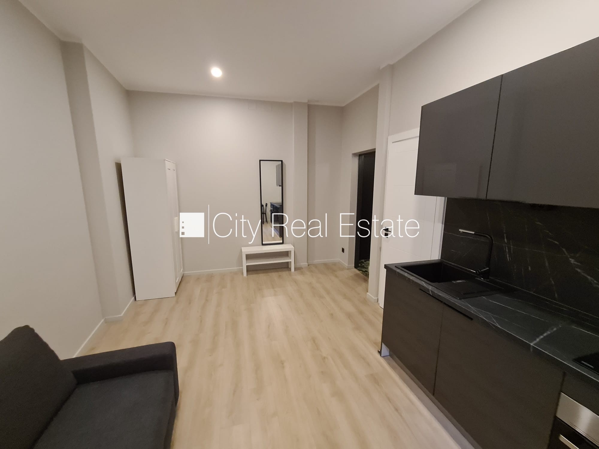 Sludinājumi. Fasādes māja, renovēta māja, slēgts pagalms, ieeja no ielas un pagalma, ir lifts, kāpņu telpa pēc Cena: 340 EUR/mēn Foto #10