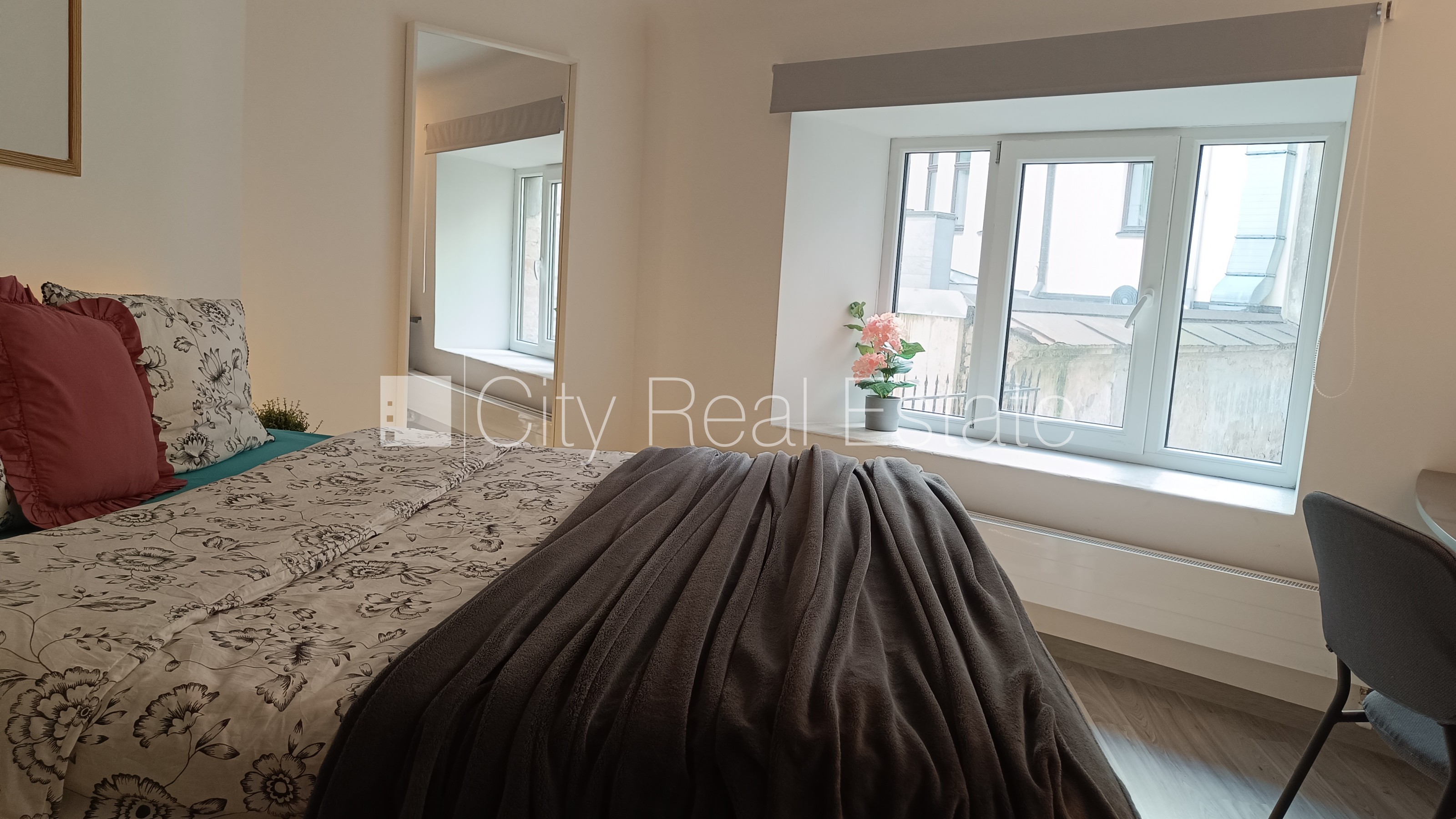 Sludinājumi. Pagalma māja, renovēta māja, labiekārtota apzaļumota teritorija, slēgts pagalms, ieeja no pagalma, Cena: 600 EUR/mēn Foto #13