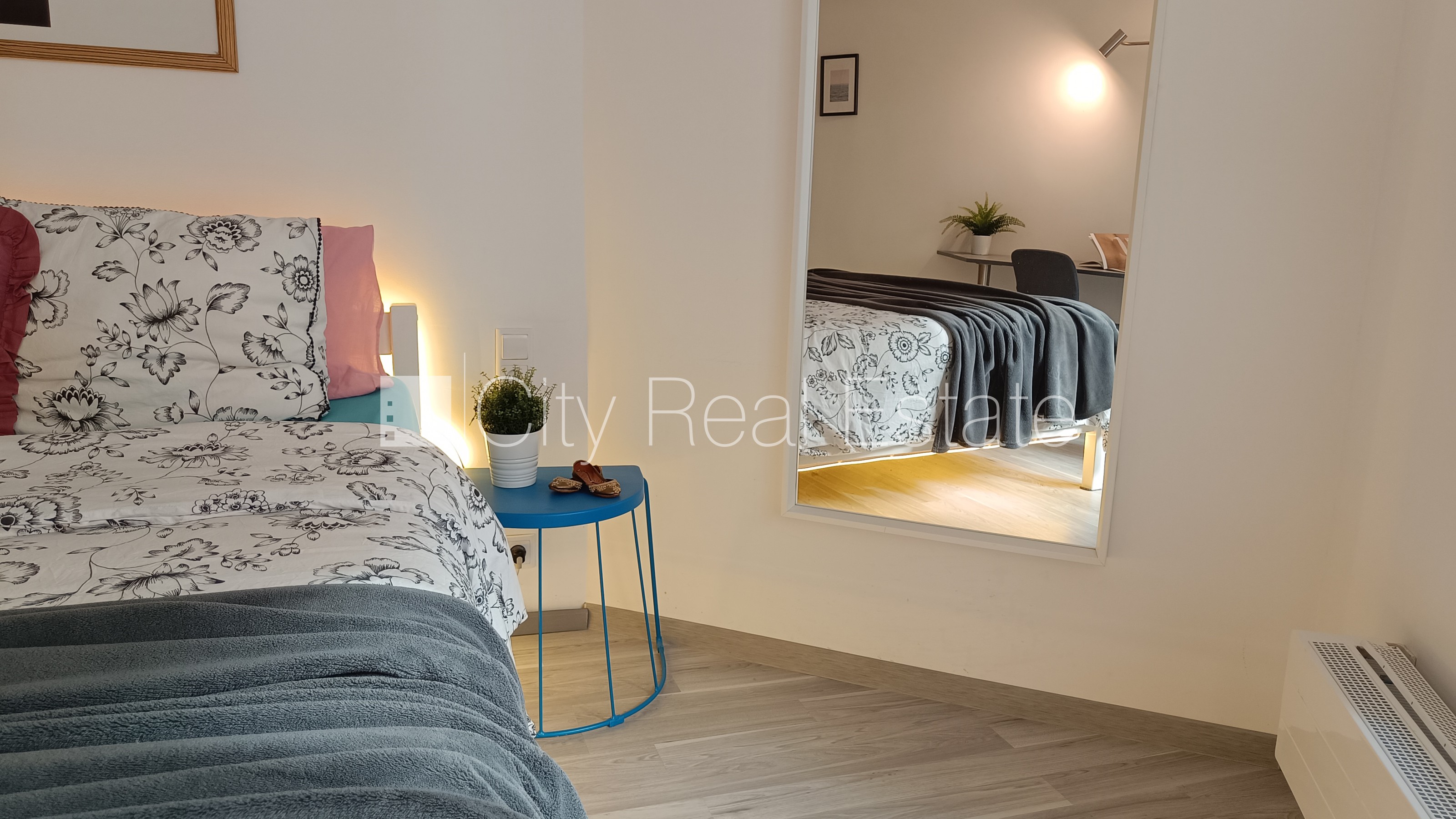 Sludinājumi. Pagalma māja, renovēta māja, labiekārtota apzaļumota teritorija, slēgts pagalms, ieeja no pagalma, Cena: 600 EUR/mēn Foto #14