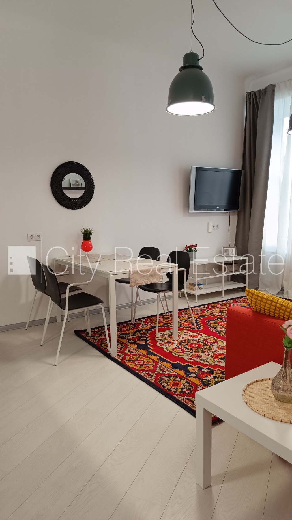 Sludinājumi. Pagalma māja, renovēta māja, labiekārtota apzaļumota teritorija, slēgts pagalms, ieeja no pagalma, Cena: 600 EUR/mēn Foto #8