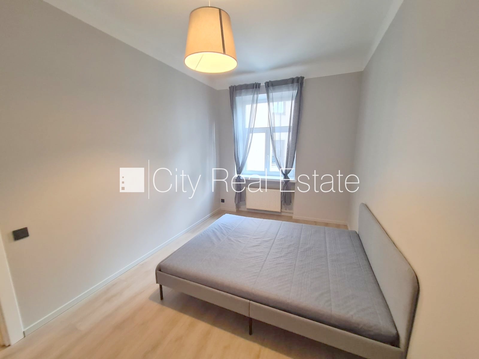 Объявление. Фасадный дом, реновированный дом, закрытый двор, вход с улицы и со двора, лифт, лестничная клетка Цена: 490 EUR/мес. Foto #16