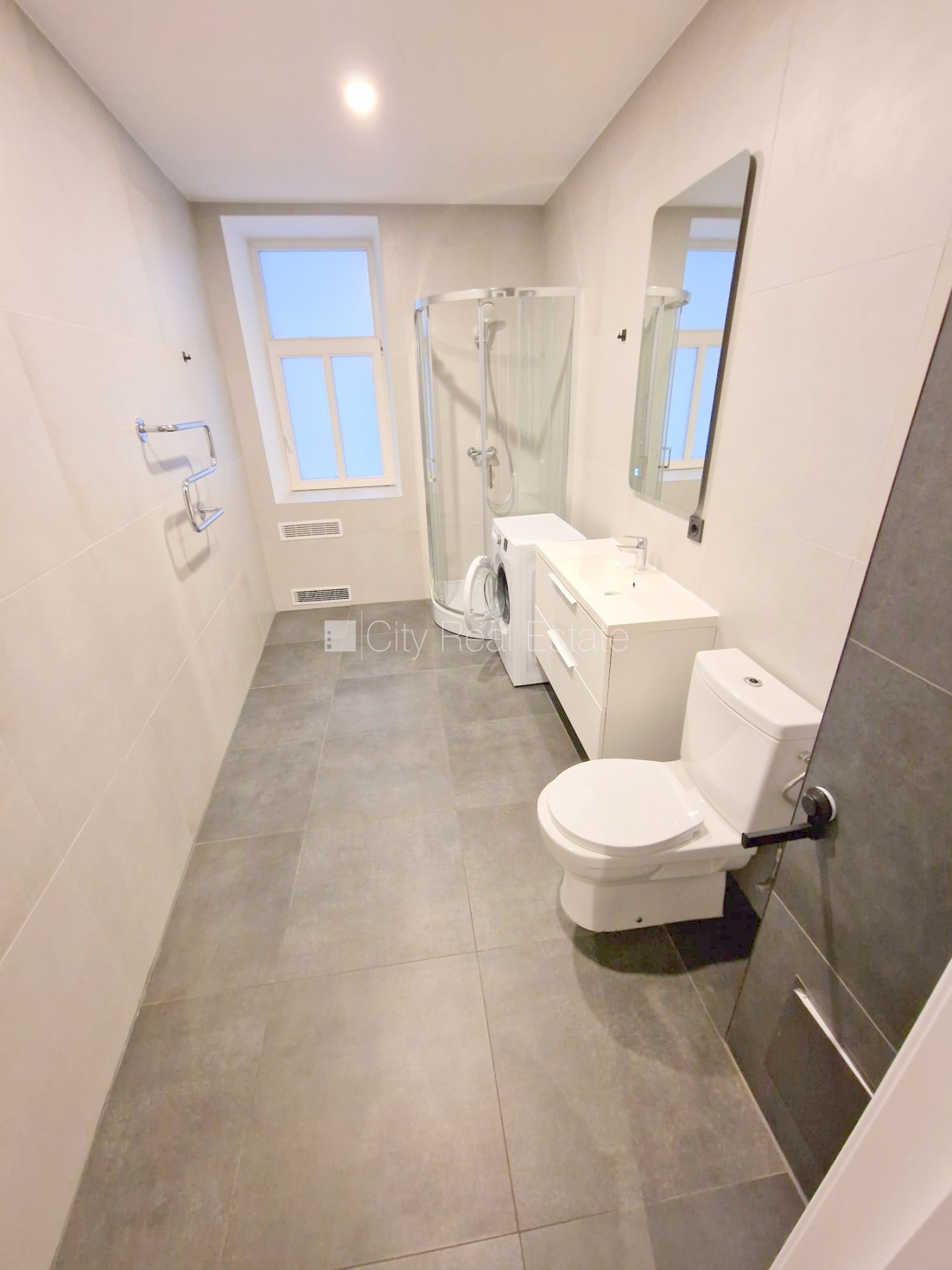 Объявление. Фасадный дом, реновированный дом, закрытый двор, вход с улицы и со двора, лифт, лестничная клетка Цена: 490 EUR/мес. Foto #19