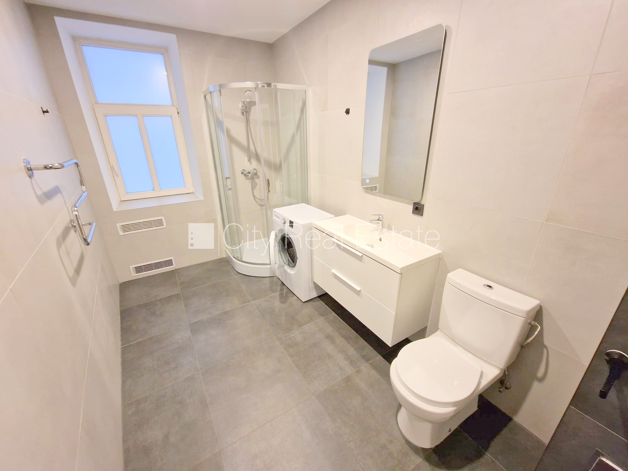 Объявление. Фасадный дом, реновированный дом, закрытый двор, вход с улицы и со двора, лифт, лестничная клетка Цена: 490 EUR/мес. Foto #21