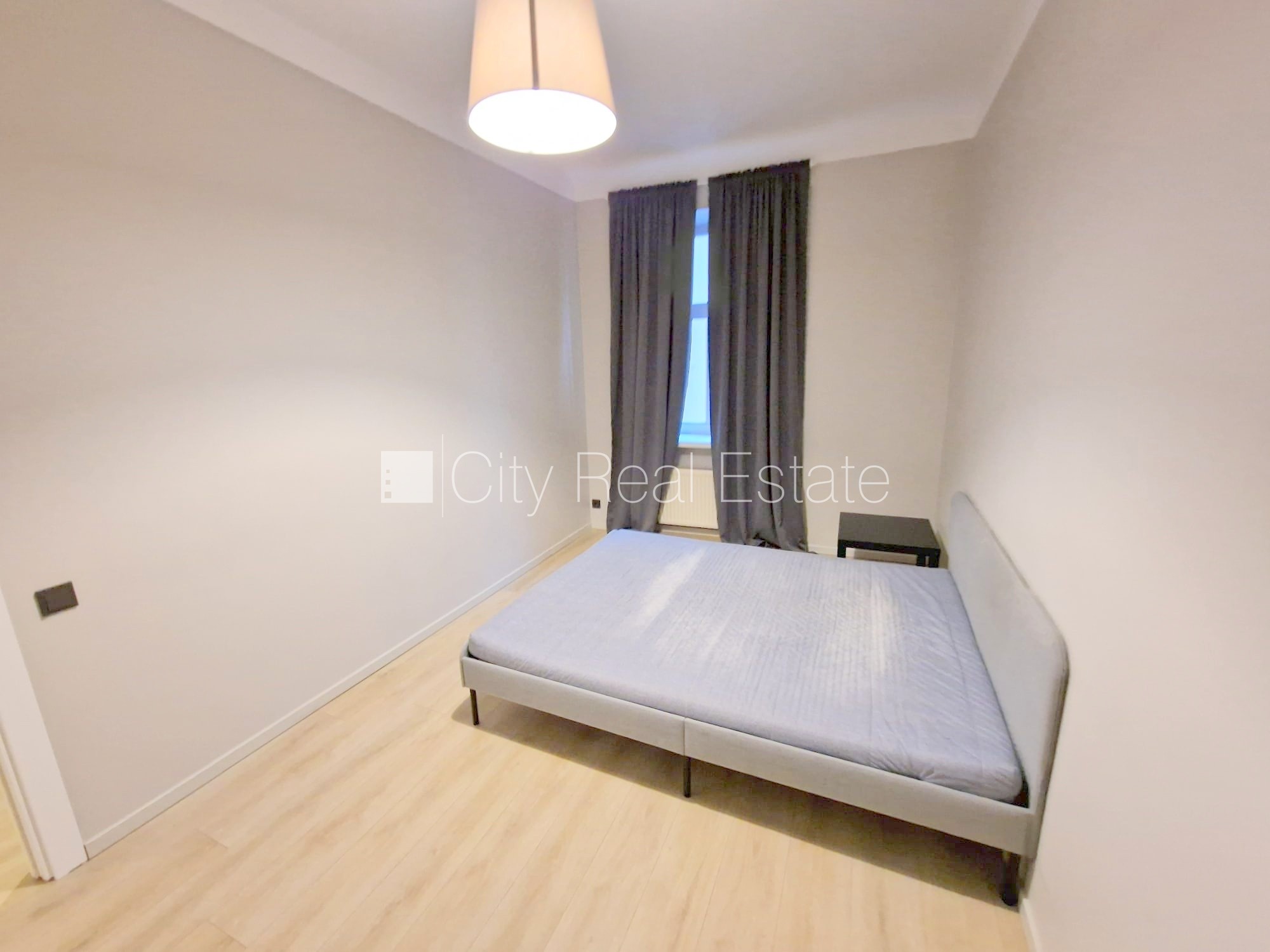 Объявление. Фасадный дом, реновированный дом, закрытый двор, вход с улицы и со двора, лифт, лестничная клетка Цена: 490 EUR/мес. Foto #12