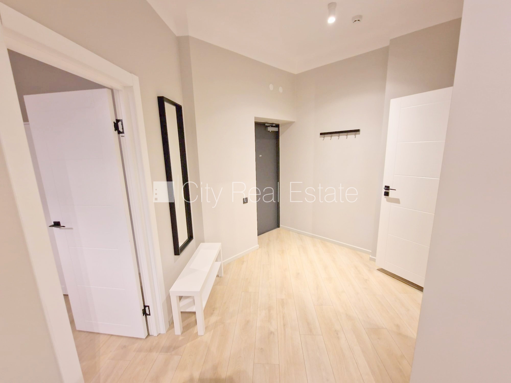 Объявление. Фасадный дом, реновированный дом, закрытый двор, вход с улицы и со двора, лифт, лестничная клетка Цена: 490 EUR/мес. Foto #11