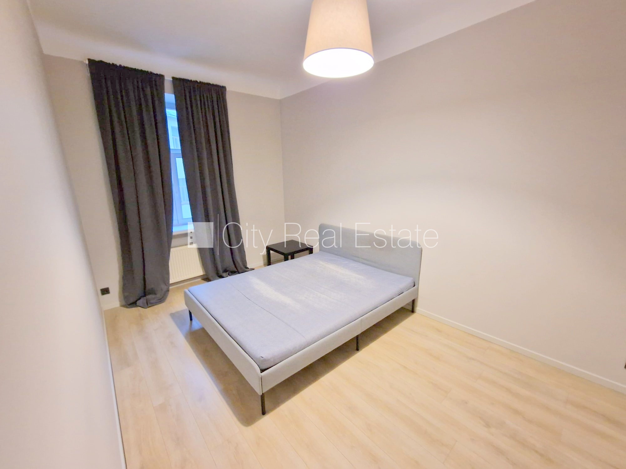 Объявление. Фасадный дом, реновированный дом, закрытый двор, вход с улицы и со двора, лифт, лестничная клетка Цена: 490 EUR/мес. Foto #14