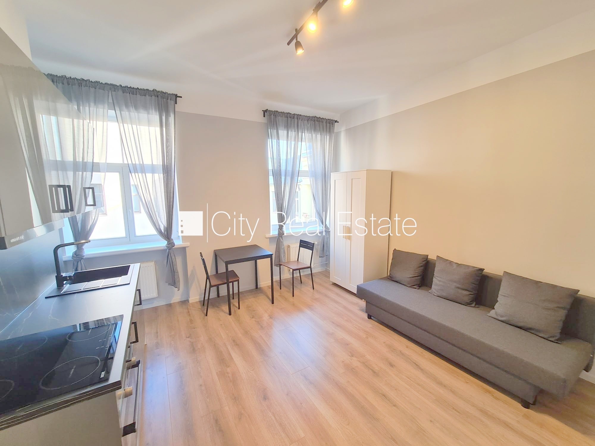 Объявление. Здание во дворе, фасадный дом, закрытый двор, вход с улицы и со двора, лифт, лестничная клетка Цена: 360 EUR/мес. Foto #2