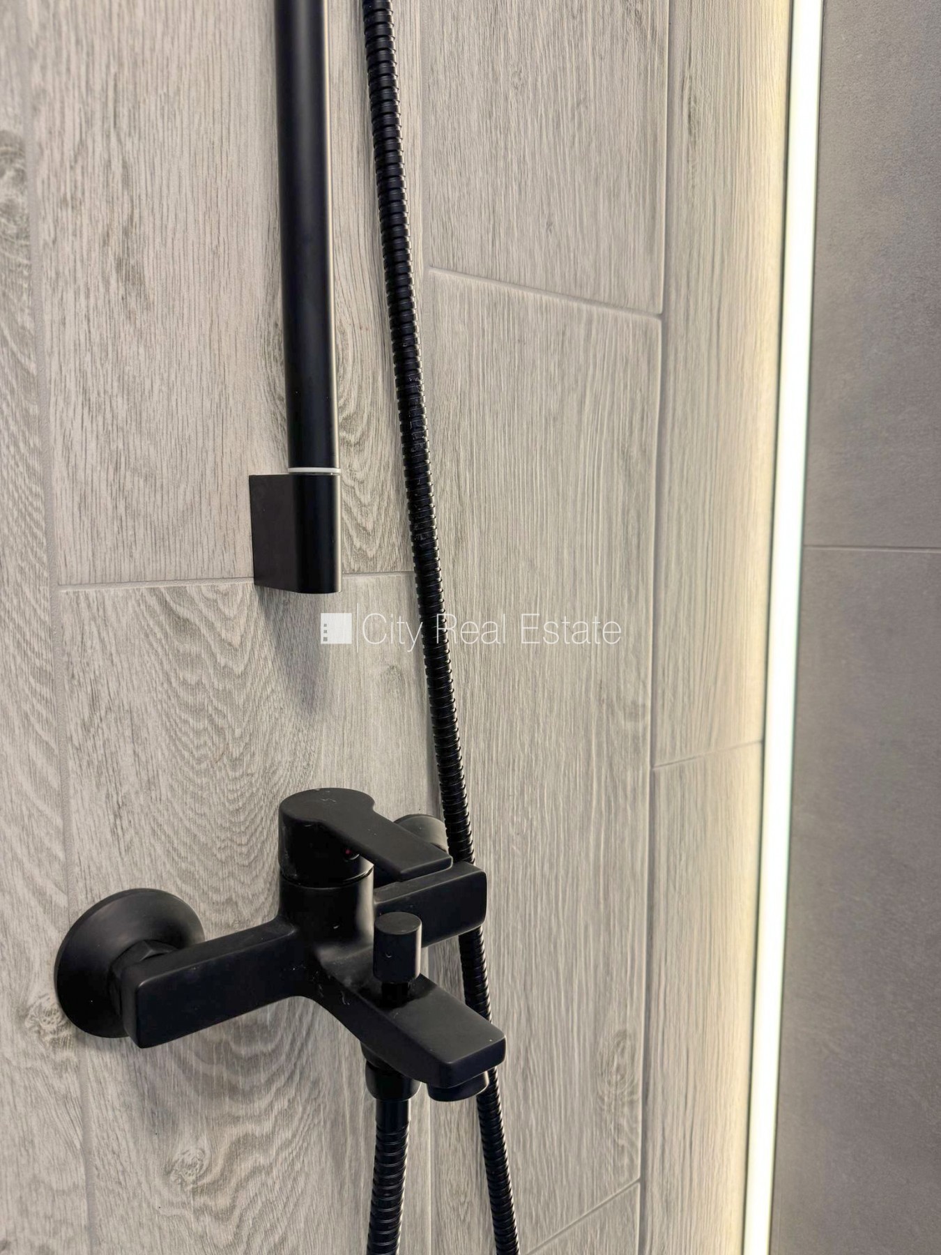 Sludinājumi. Fasādes māja, renovēta māja, slēgts pagalms, ieeja no pagalma, kāpņu telpa pēc kapitālā remonta, Cena: 300 EUR/mēn Foto #12