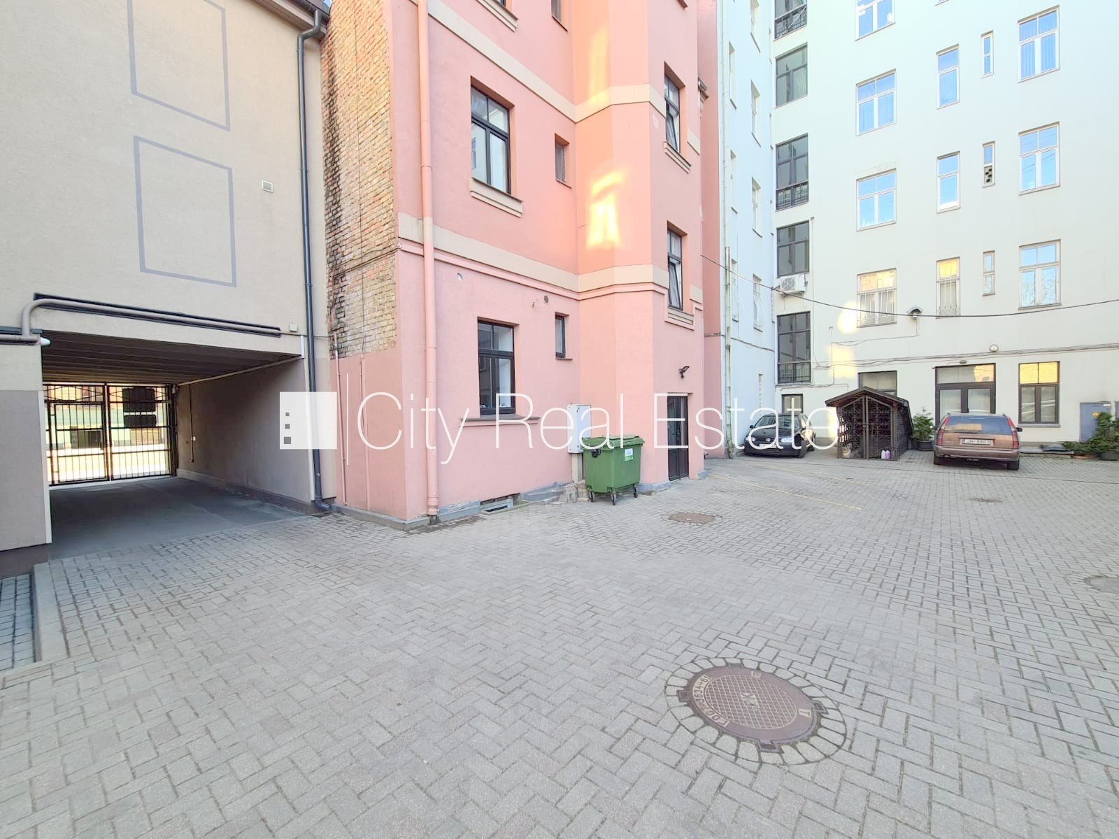 Sludinājumi. Fasādes māja, renovēta māja, slēgts pagalms, ieeja no pagalma, kāpņu telpa pēc kapitālā remonta, Cena: 300 EUR/mēn Foto #18