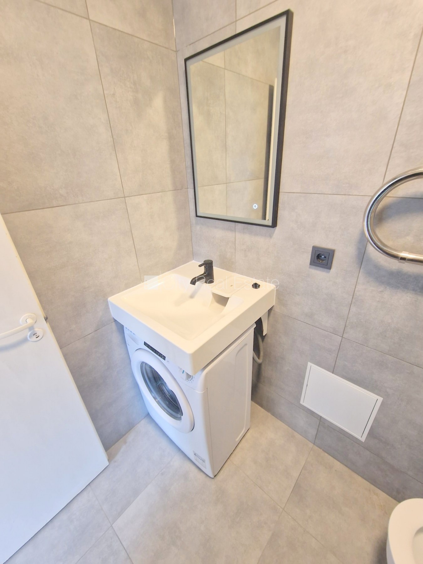 Sludinājumi. Fasādes māja, renovēta māja, slēgts pagalms, ieeja no pagalma, kāpņu telpa pēc kapitālā remonta, Cena: 300 EUR/mēn Foto #14