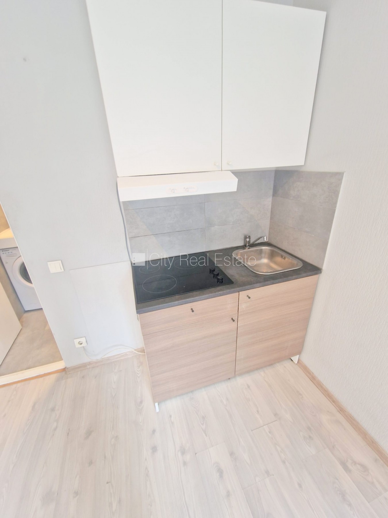 Sludinājumi. Fasādes māja, renovēta māja, slēgts pagalms, ieeja no pagalma, kāpņu telpa pēc kapitālā remonta, Cena: 300 EUR/mēn Foto #8