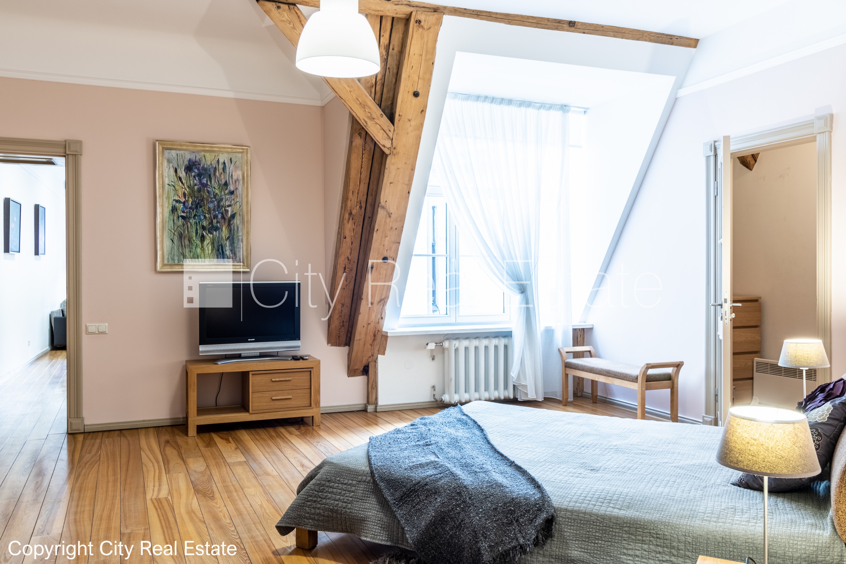 Объявление. Фасадный дом, реновированный дом, благоустроенная озеленённая территория, закрытый двор, лестничная Цена: 950 EUR/мес. Foto #1